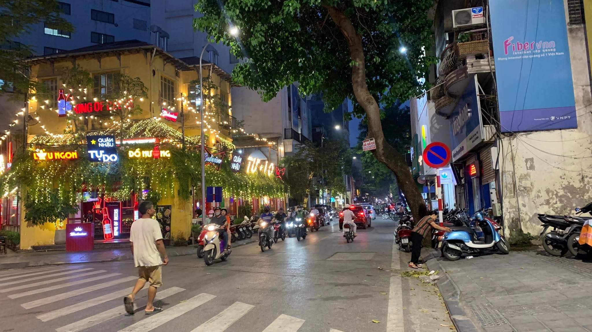 Nhà mặt phố Mai Hắc Đế gần Vincom Bà Triệu, 200m2, MT 11m, giá 88 tỷ,