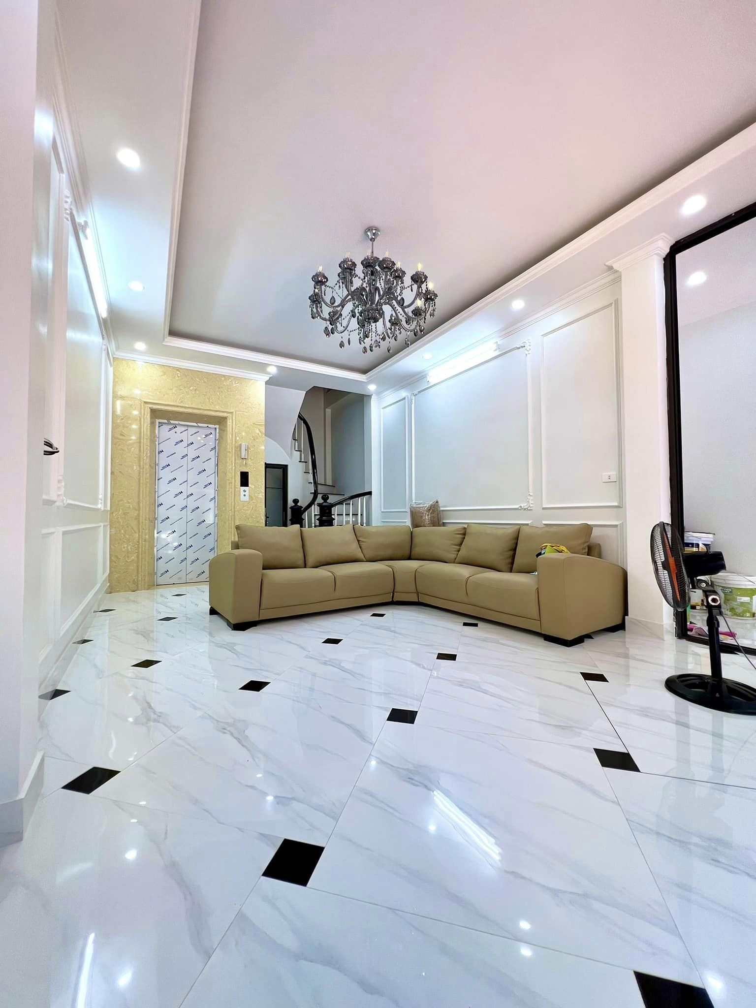 Nhà mặt ngõ 279 Trần Khát Chân, 35m2 x 5T thang máy, MT 5m, giá 9.5 tỷ