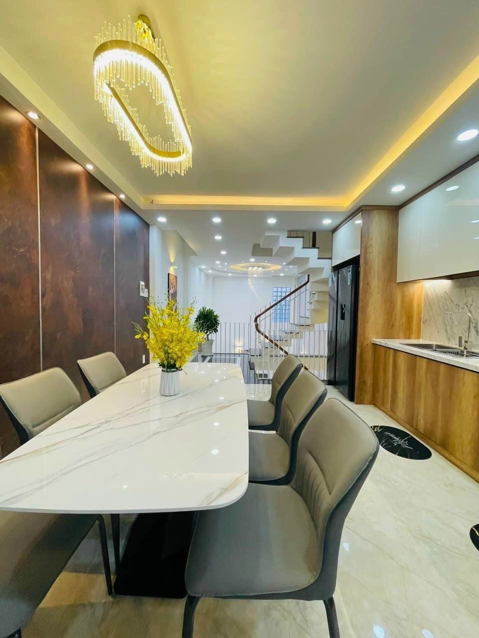 (Phú Nhuận) Nhà đẹp, 4 x 14m, 3 lầu, chỉ 10.55 tỷ Cẩm Bá Thước