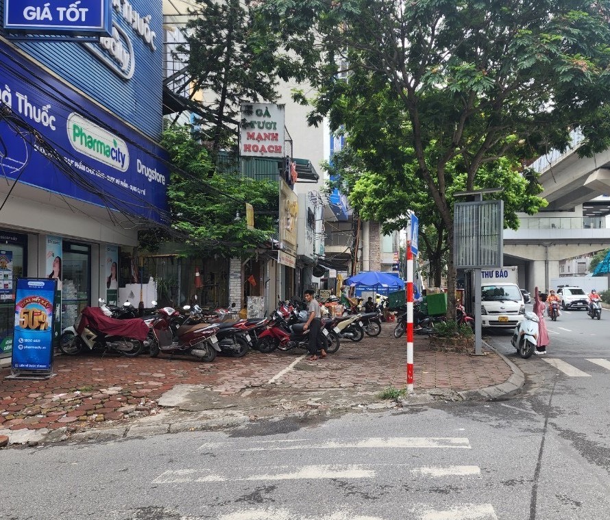 BÁN TÒA NHÀ VĂN PHÒNG MẶT PHỐ HOÀNG CẦU, ĐỐNG ĐA, VỊ TRÍ VÀNG, KINH DOANH ĐỈNH, 210M2X11T, 150T