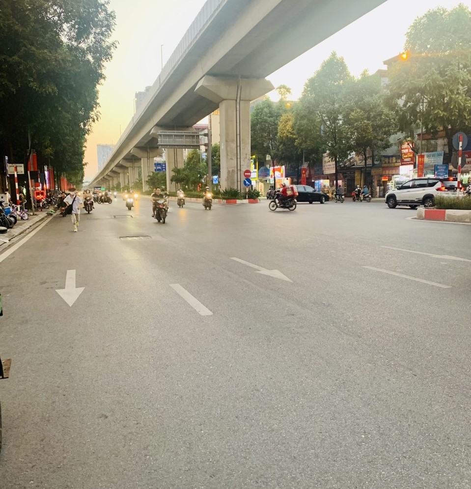 BÁN NHÀ MẶT PHỐ QUANG TRUNG, HÀ ĐÔNG, MẶT TIỀN ĐẸP, 2 THOÁNG, VỈA HÈ RỘNG, 18.5 TỶ