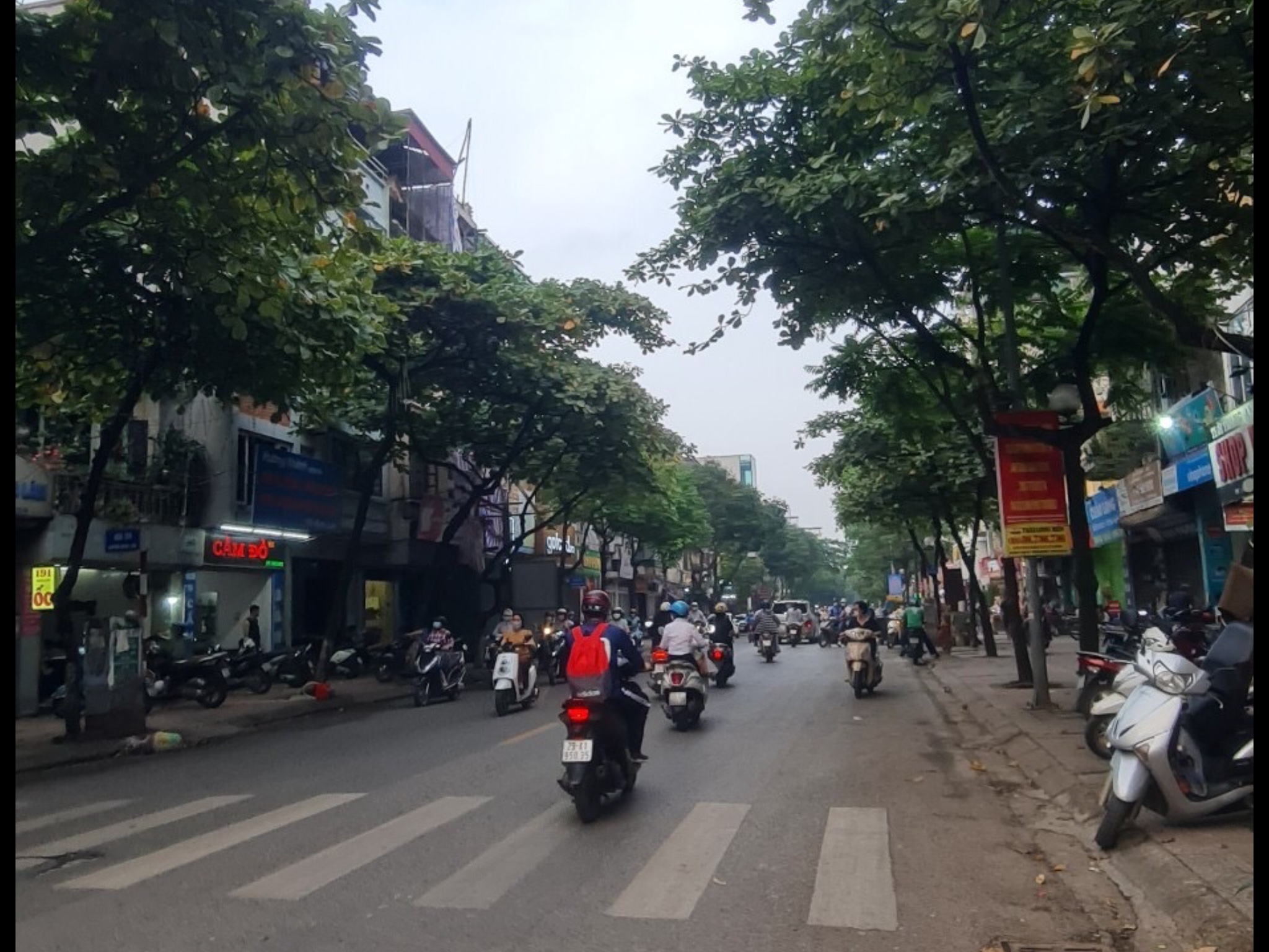 BÁN NHÀ MẶT PHỐ NGỌC LÂM, ĐANG KINH DOANH ĐỈNH, DT 60 M2, 15 TỶ