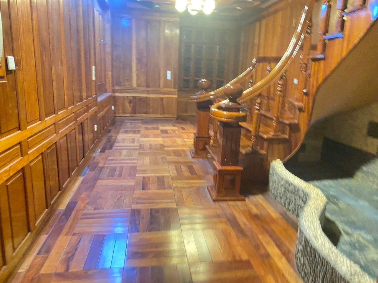 Bán nhà riêng 7T Lạc Long Quân, Tây Hồ, Nội thất gỗ Hương, Gara, Thang máy, KD, 25 tỷ