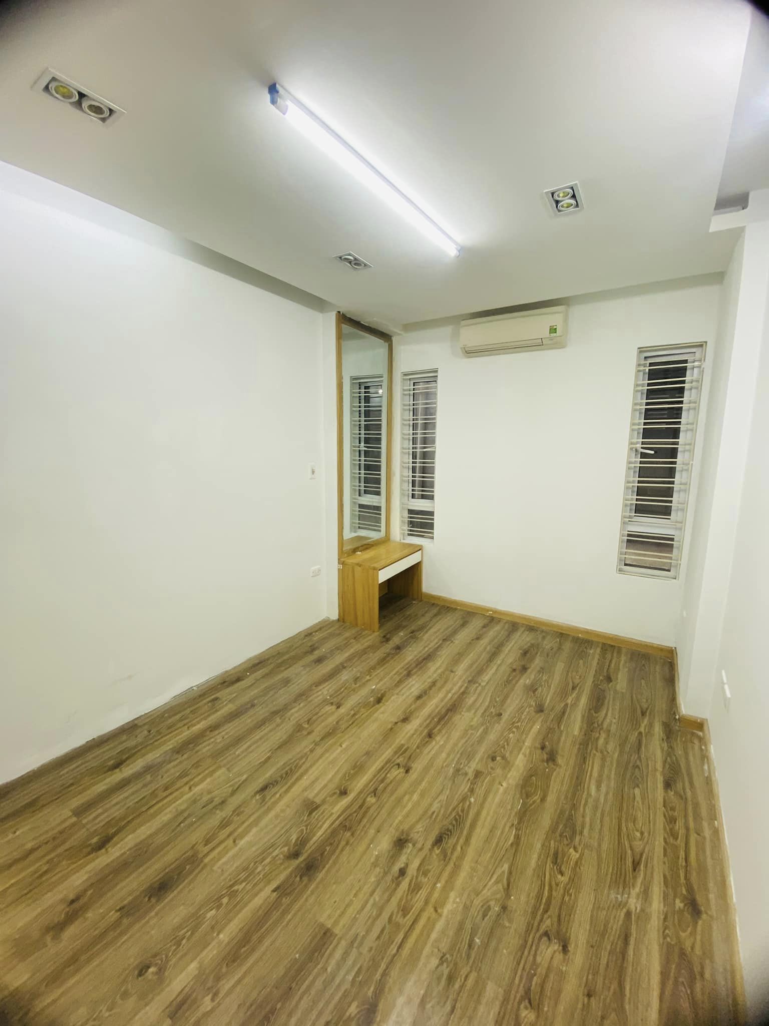 Cực hiếm nhà 5T Trung Kính, Cầu Giấy, Mới đẹp – Gần phố - oto đỗ cửa – KD, 6.9 tỷ