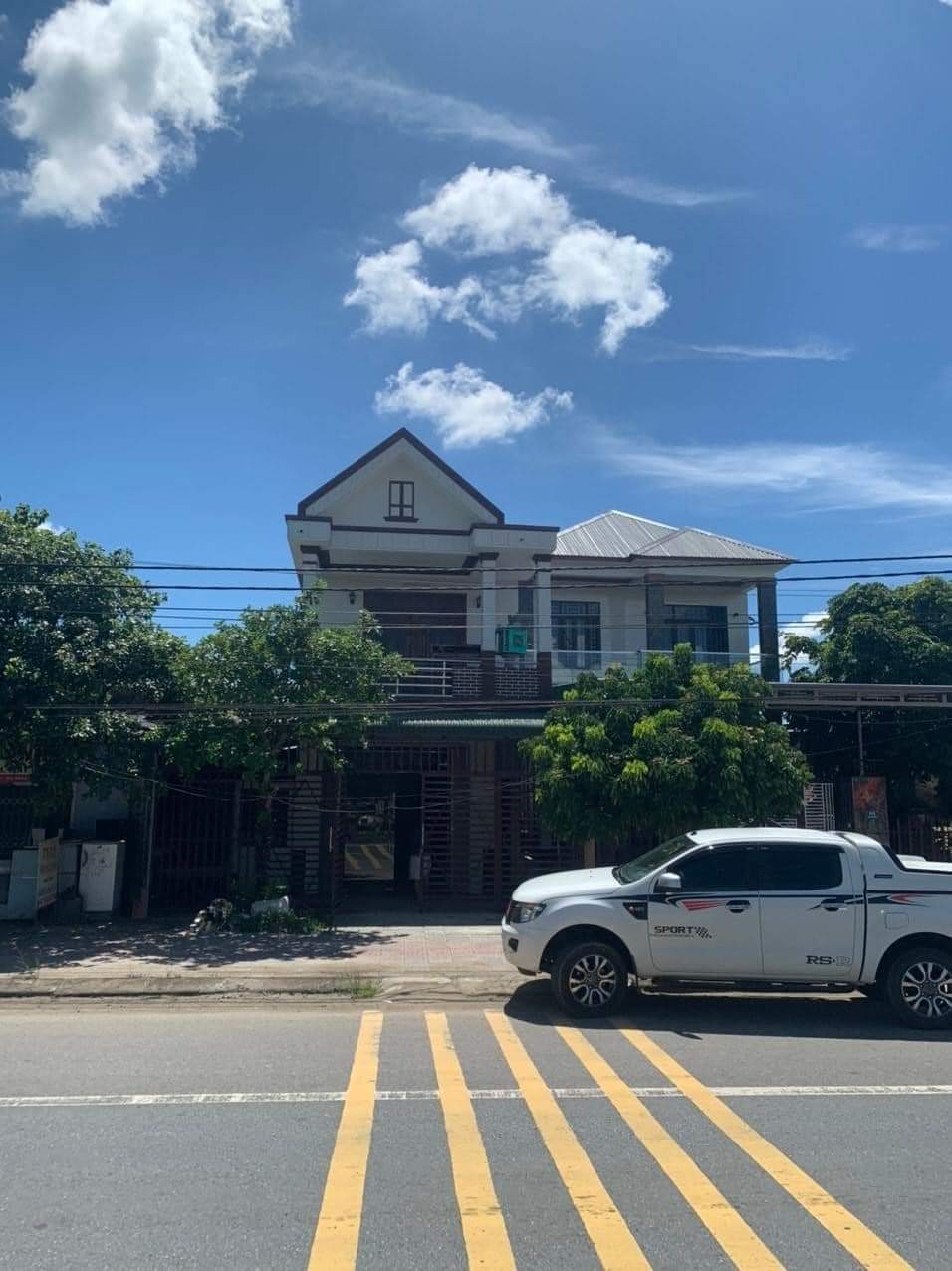 CHÍNH CHỦ GỬI BÁN LỖ CĂN NHÀ 2 TẦNG KIÊN CỐ MT QUỐC LỘ 1A TX QUẢNG TRỊ, LH: 0931917919