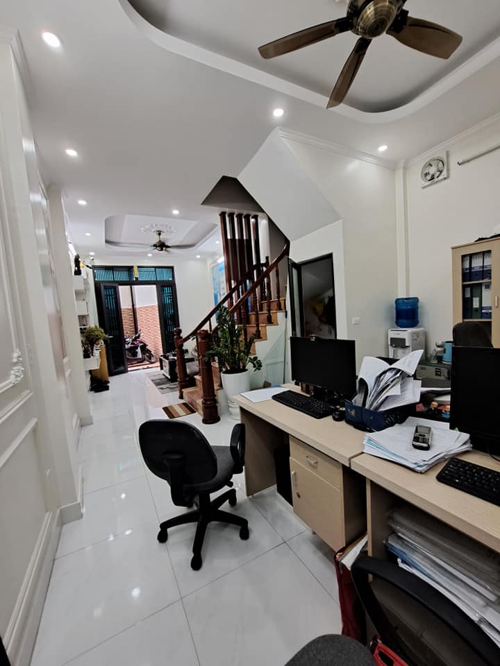 Bán nhà phố Định Công Thượng, 40m2, 5 tầng, MT3,6m, giá 3,6 tỷ.