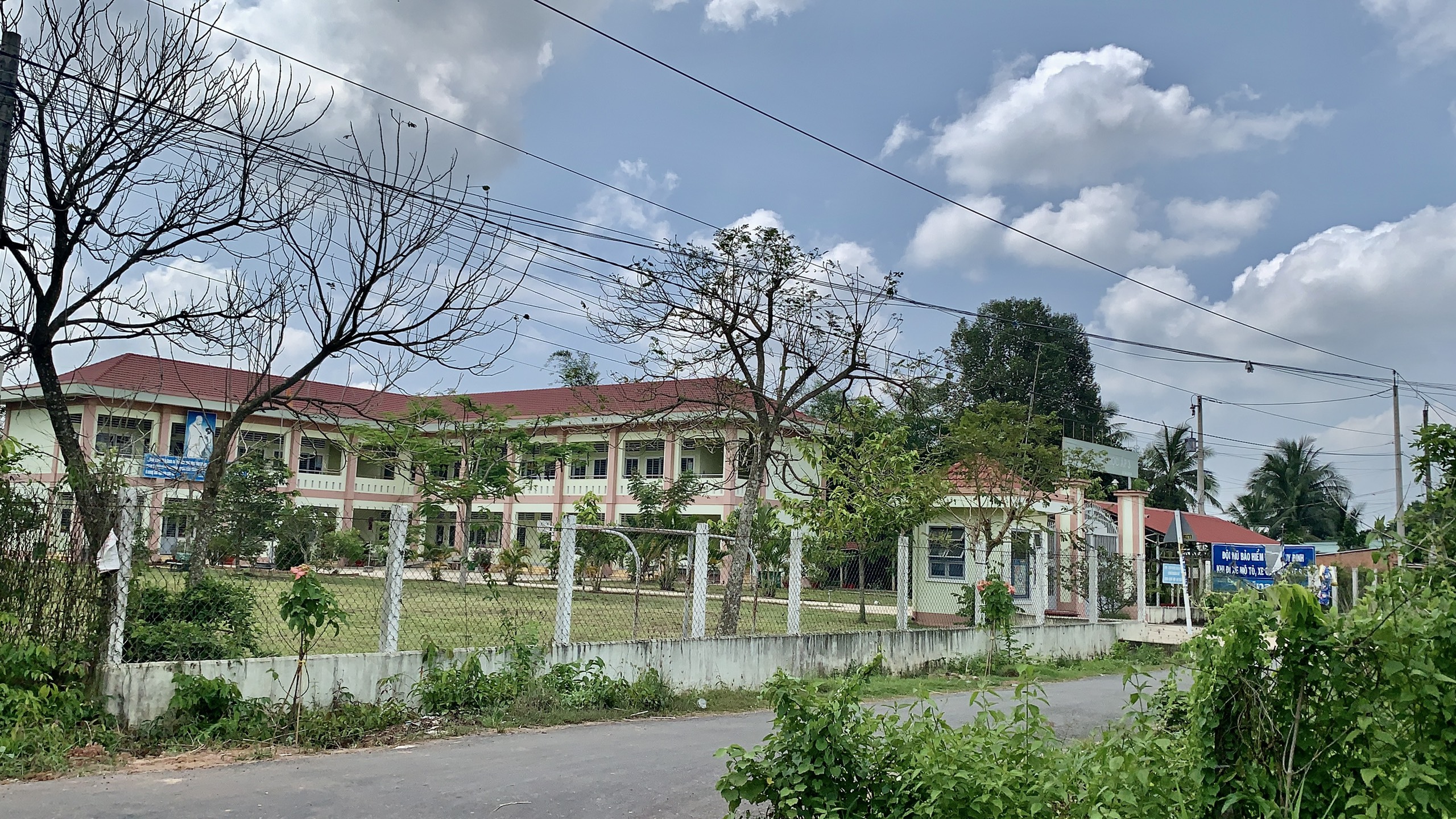 Chính chủ bán đất 1085m2 full thổ cư đường nhựa gần chợ Phước Thạnh và KCN