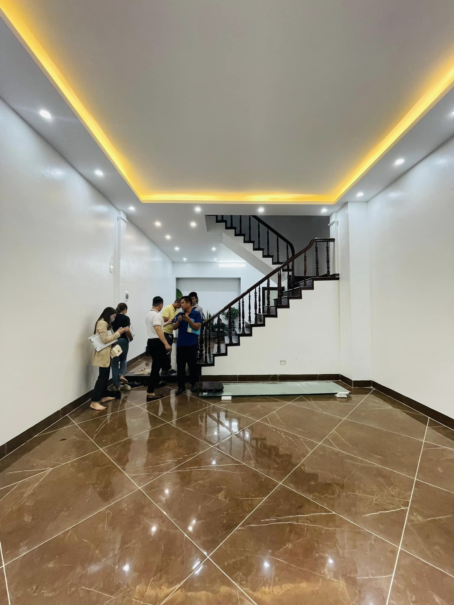 Siêu phẩm nhà Đội Cấn- Ba Đình- Ngõ Thông- Kinh Doanh Sầm Uất- Nhiều Tiện Ích- An Ninh Tốt