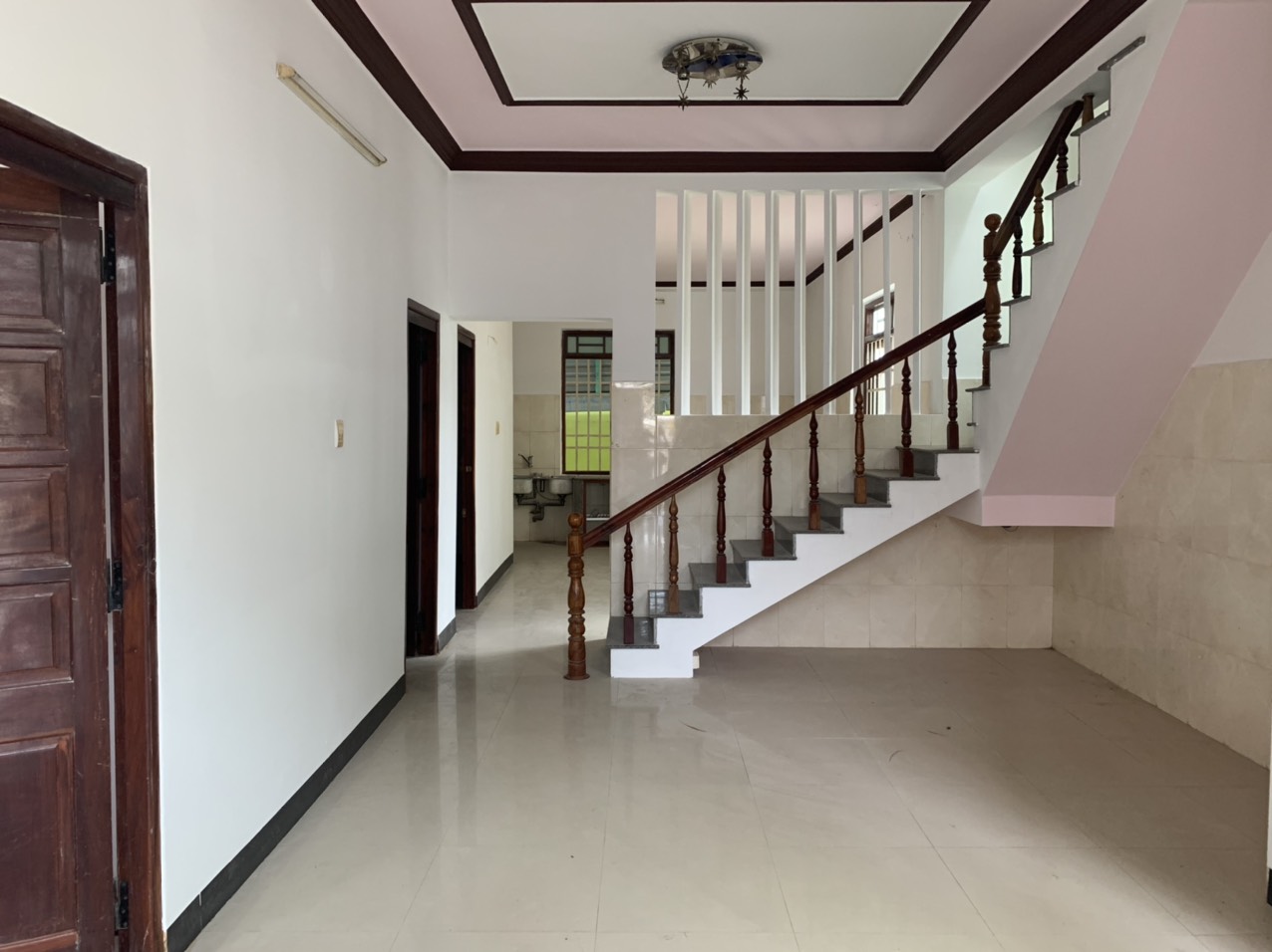 BÁN NHÀ MẶT TIỀN LỚN ĐƯỜNG Ô TÔ GẦN BIỂN