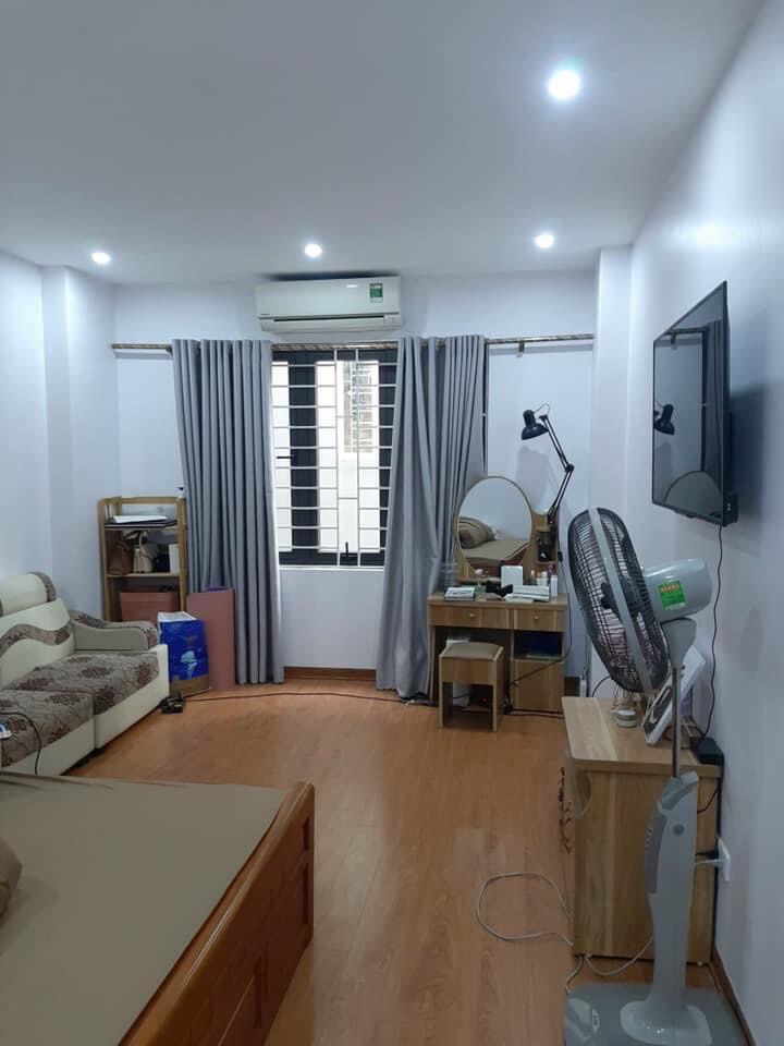 Nhà đẹp hiếm giá rẻ ngõ phố Việt Hưng Long Biên DT 36m2 . Gía 3.3 tỷ