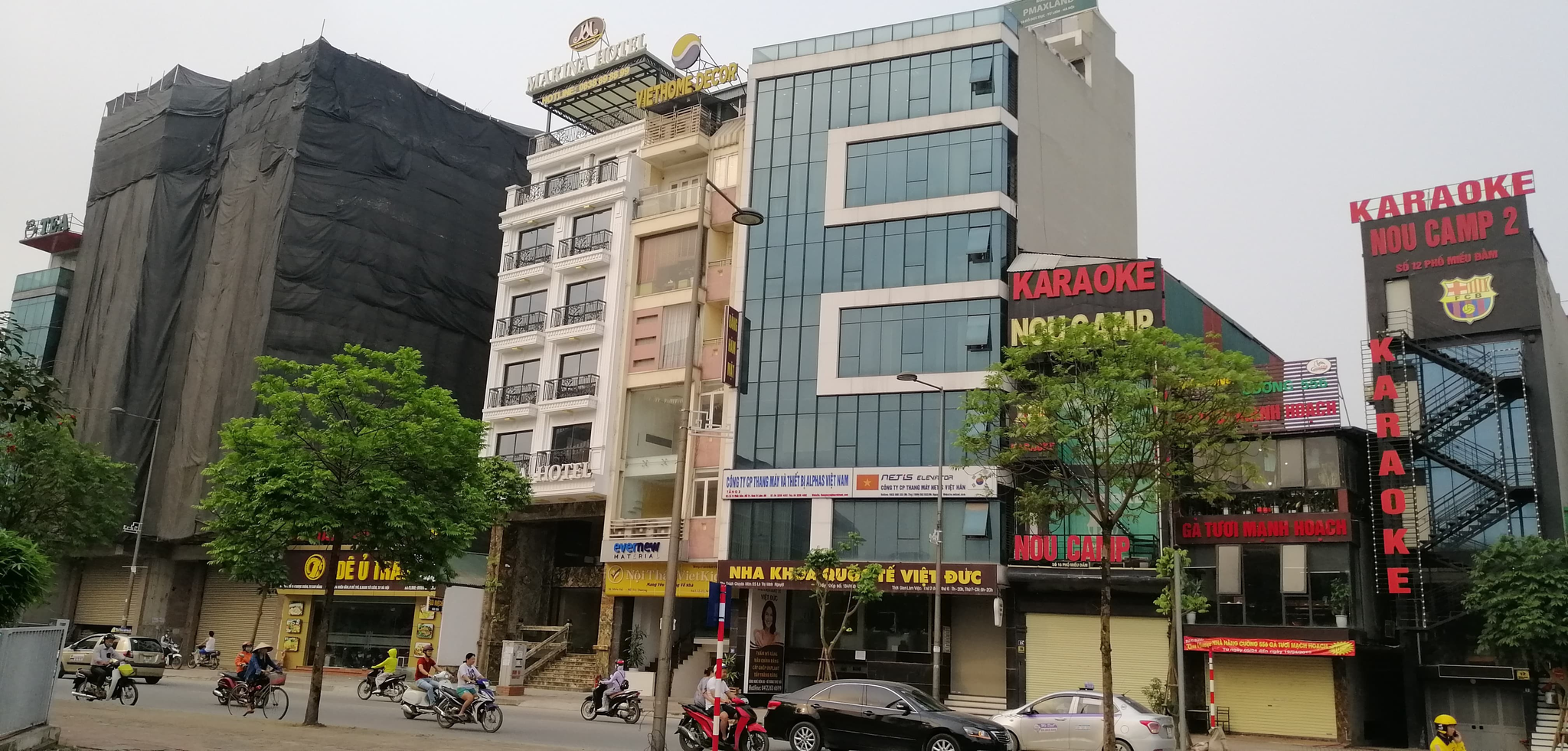 Bán tòa nhà đối diện KS Marriott, vỉa hè rộng, mặt phố kinh doanh tấp lập, 12 tỷ