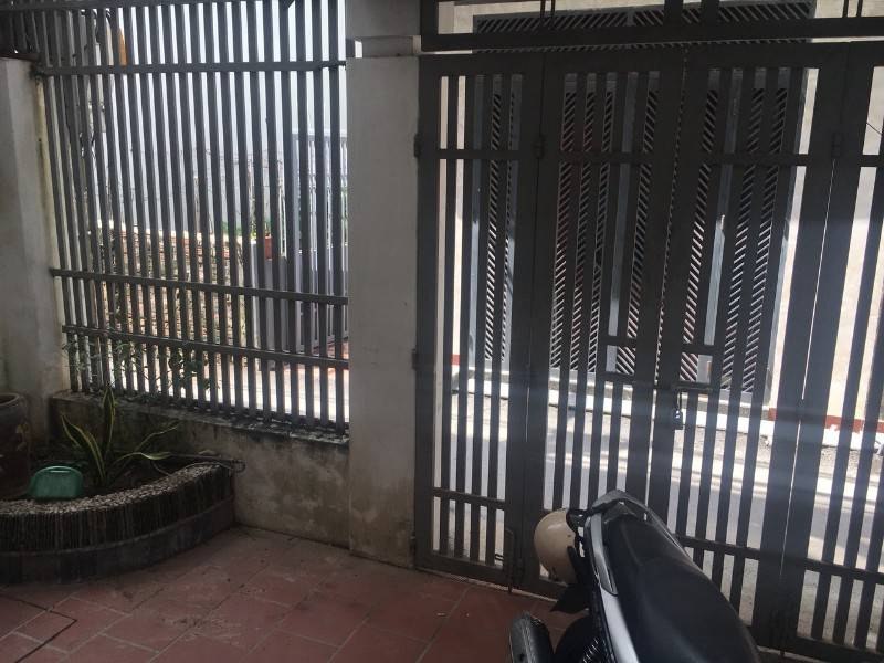 Cho thuê nhà riêng tại phố Tứ Liên , DT 70m2 x 5 tầng , MT 5m , ngõ oto đi lại giá 15tr/tháng