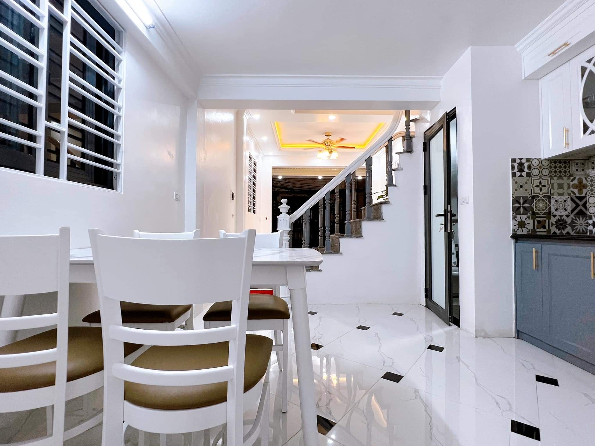 Bán nhà ngõ Phố 8/3, nhà mới 35m2 4 tầng, giá 3.8 tỷ