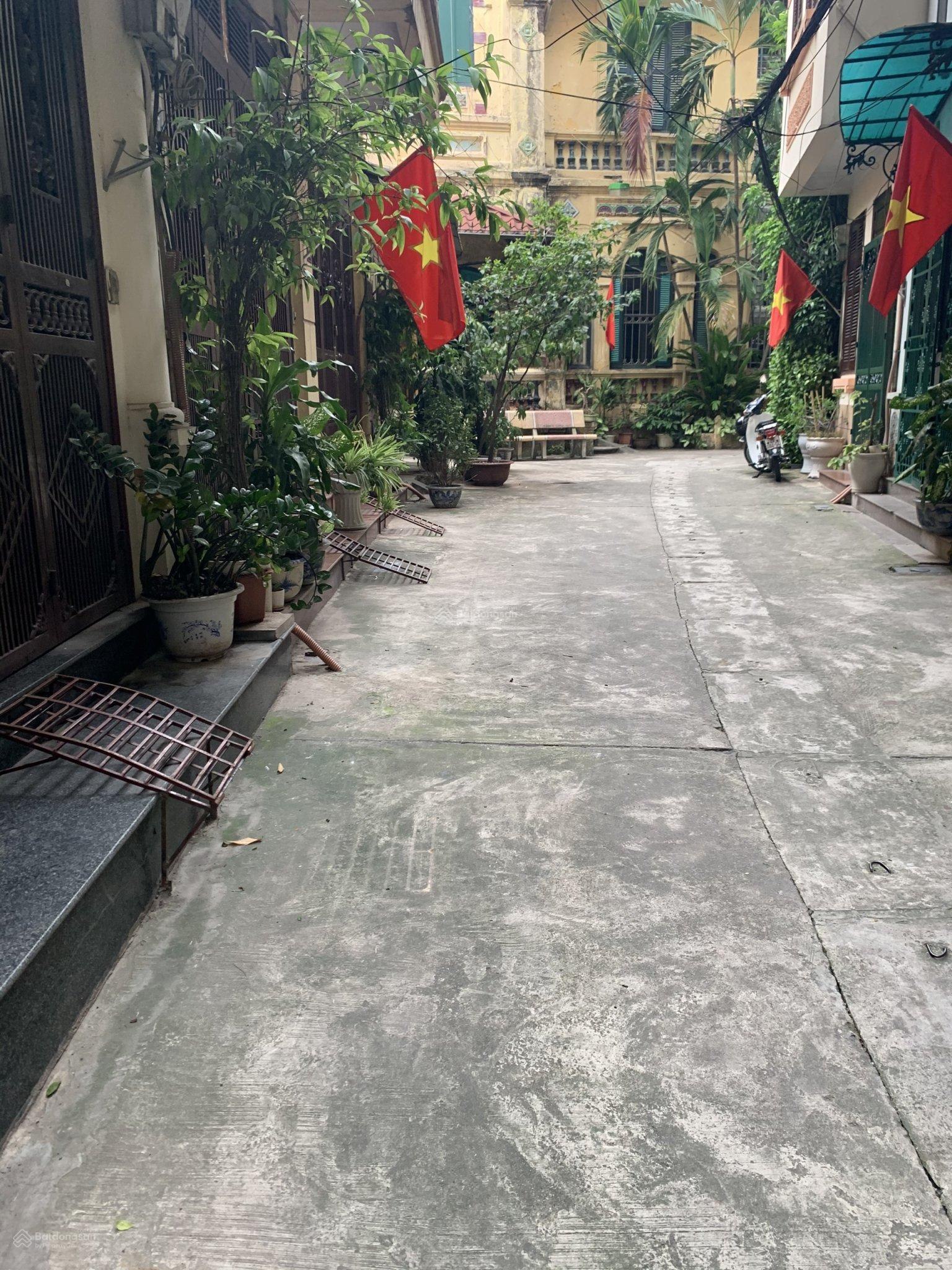 Cho thuê nhà nguyên căn 5 tầng phố Quán Thánh, 16 triệu