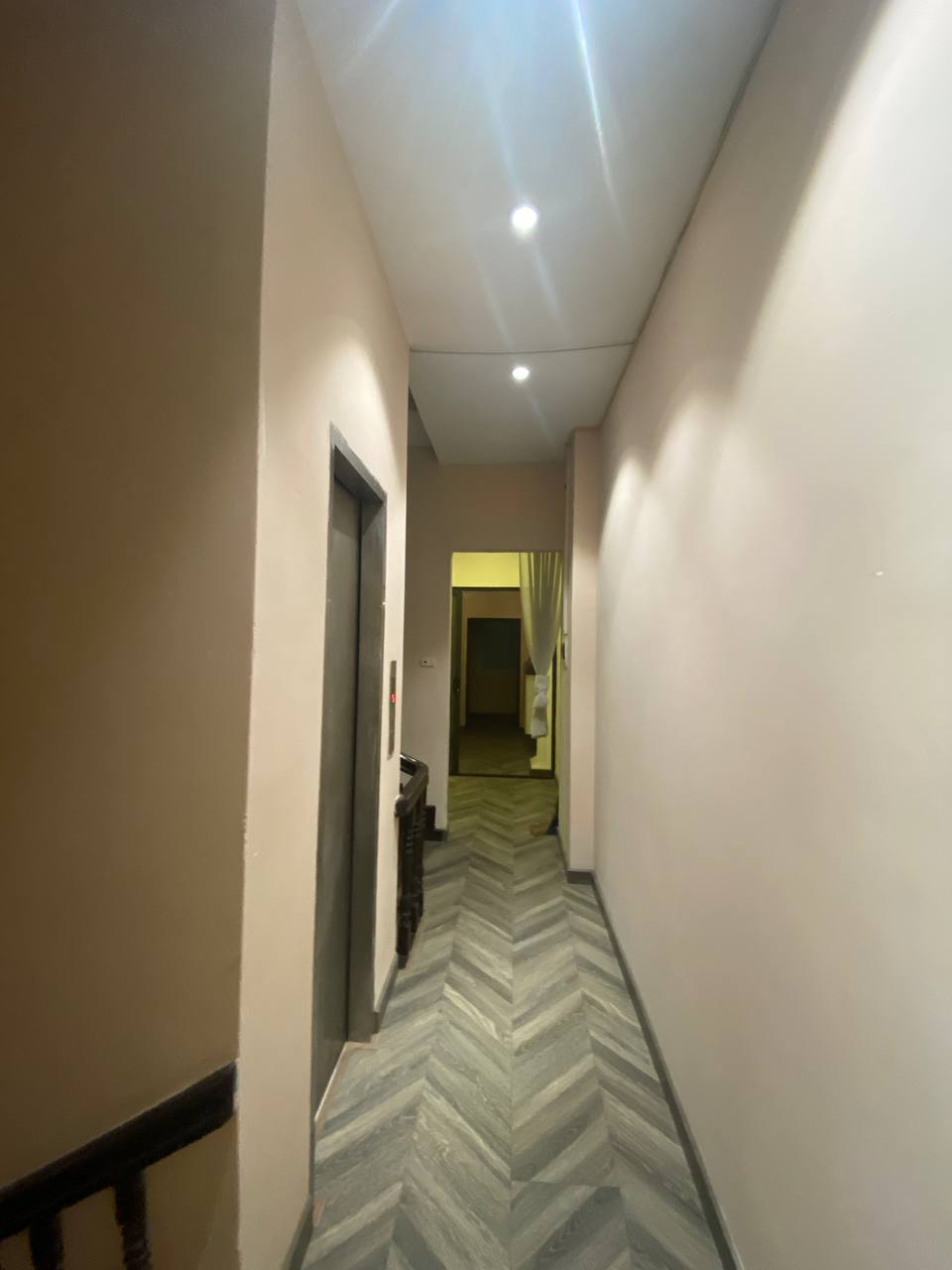 Cho thuê tầng 1, 2 mặt phố Triệu Việt Vương: Diện tích 90m2x2 tầng, mặt tiền 4,5m vị trí đẹp vỉa hè rộng.