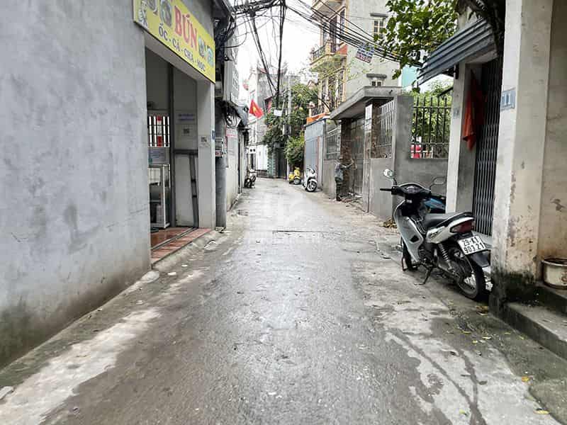 Cần bán 45,4m2 ngách 90 Gia Quất, Thượng Thanh. Đường xe ô tô con chạy tới