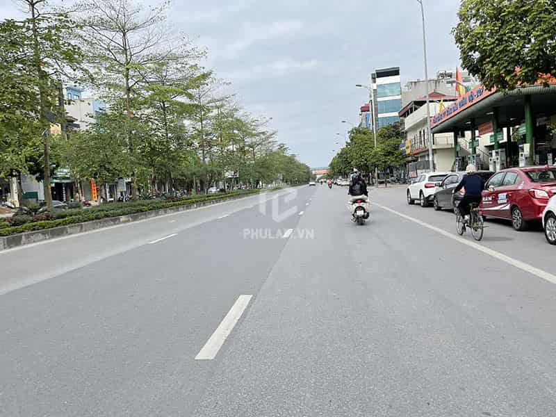 Cần bán 96,1m2 nhà 2 tầng cũ ngay đầu phố Ngô Gia Tự. Hiện đang cho thuê KD hàng ăn