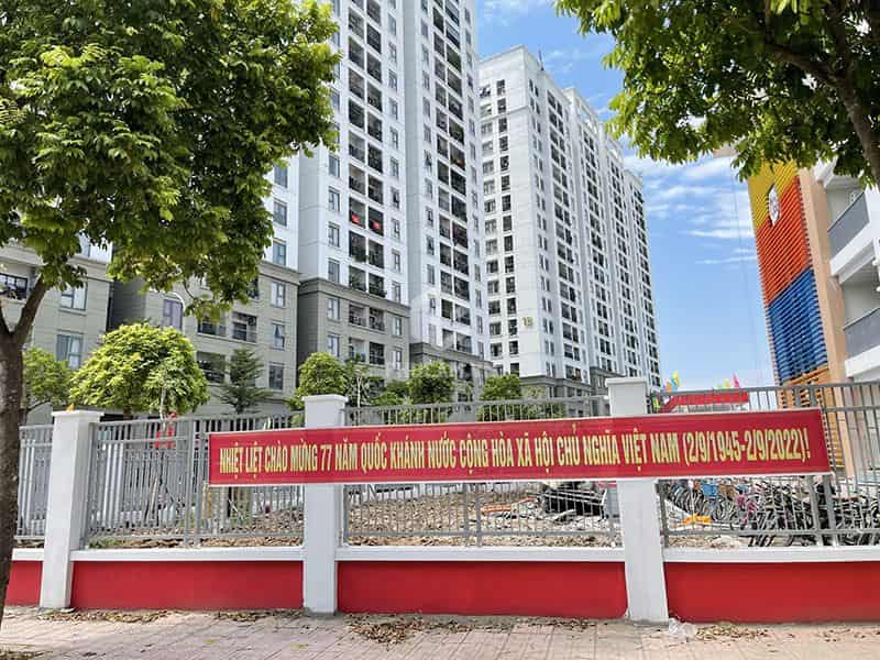 Chuyển xuống đất cần bán căn góc 92,7m2 3PN CC HomeLand, Long Biên