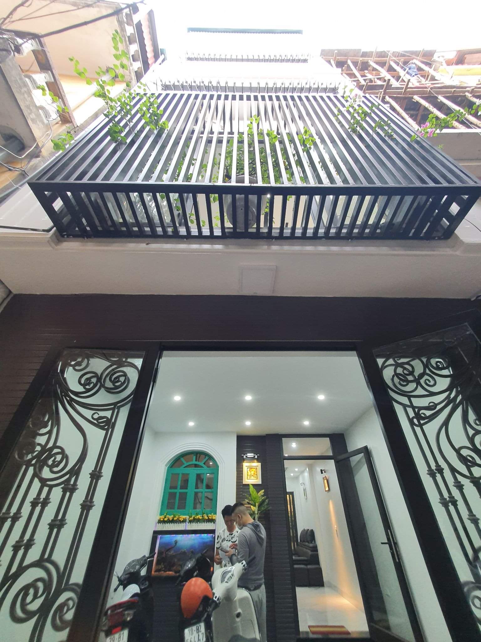 Bán nhà Văn Cao Ba Đình 55 m2 5 tầng thang máy nhập mặt tiền 4.2 m giá 8,4 tỷ