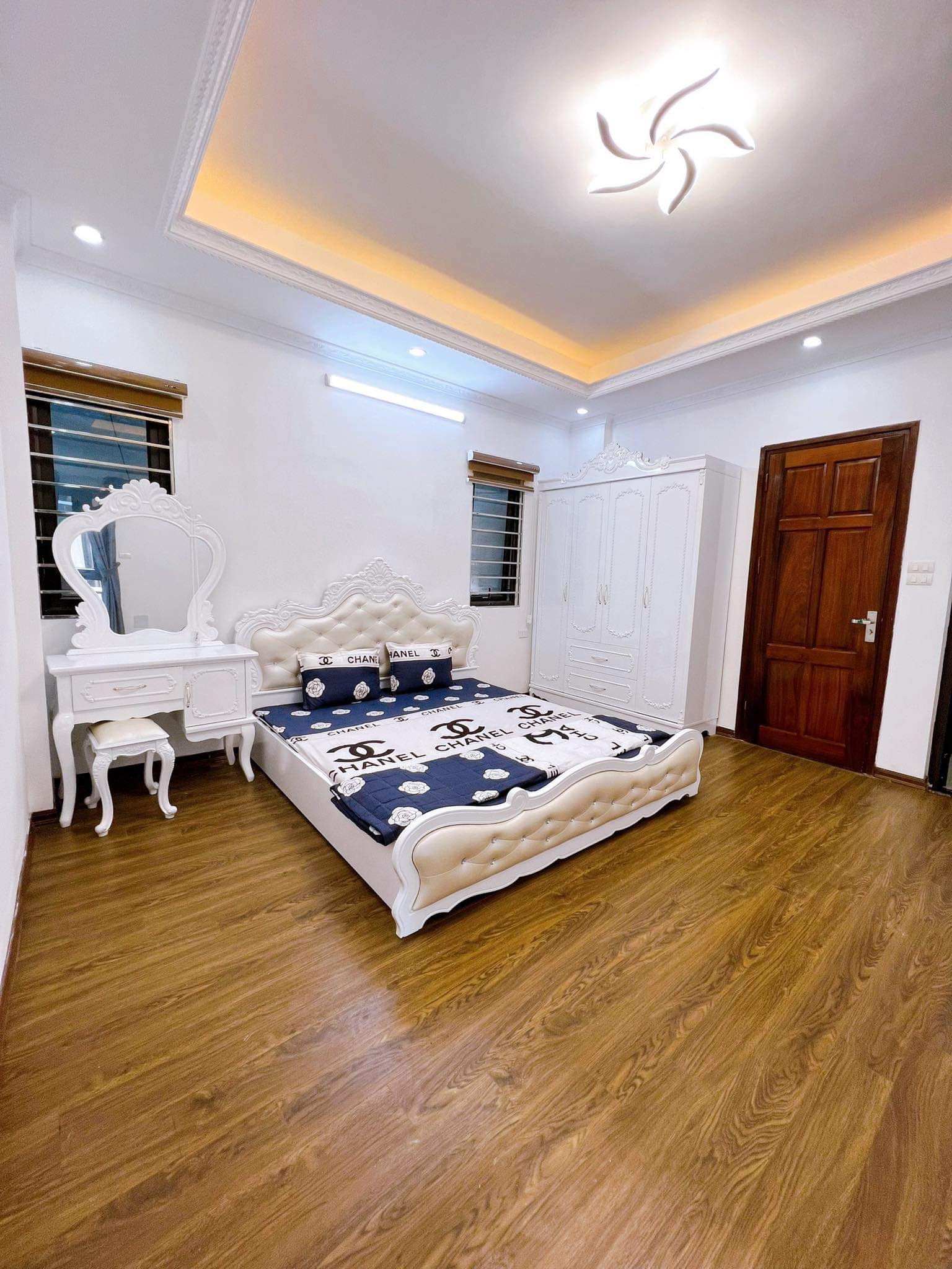 Bán nhà Vạn Phúc Hà Đông, ô tô đỗ cổng, 41m, 3 tầng, 4 phòng ngủ, nhà đẹp, nở hậu,