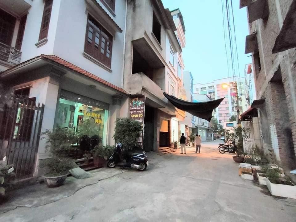 Thượng Thanh Cần Bán- Nhà Phân Lô- ÔTÔ Tránh -Ở Luân- 46 m 4Tầng 3,7 tỷ