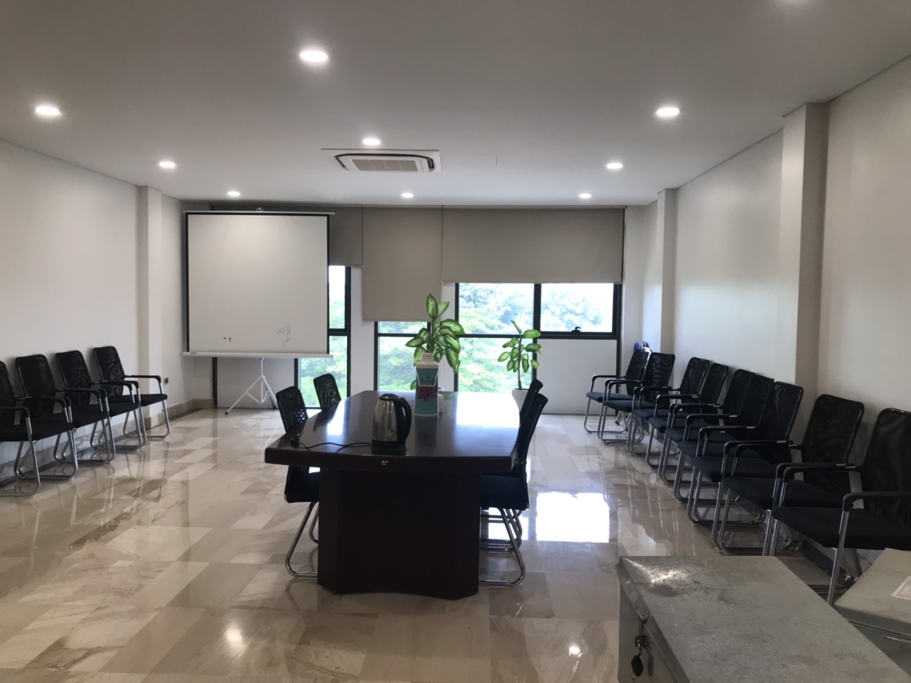 Chị gái cần tiền muốn sang nhượng gấp tòa nhà văn phòng 5 tầng có thang máy tại Tầm Dâu, Việt Hưng