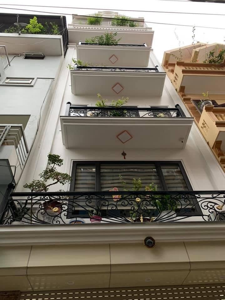 Chính chủ bán nhà phố Đỗ Quang: 55m2 - 5 tầng - mặt tiền 4,5m - oto tránh, vỉa hè rộng - 18.6 tỷ