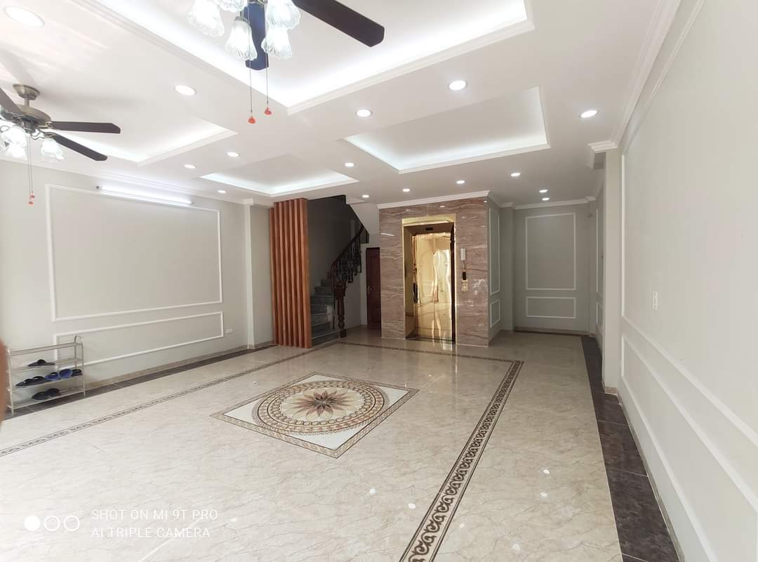 Mặt phố Minh Khai-Trung tâm Hai Bà Trưng-kinh doanh đa ngành nghề-vỉa hè đá bóng -7 tầng thang máy - 65m - 17 tỷ