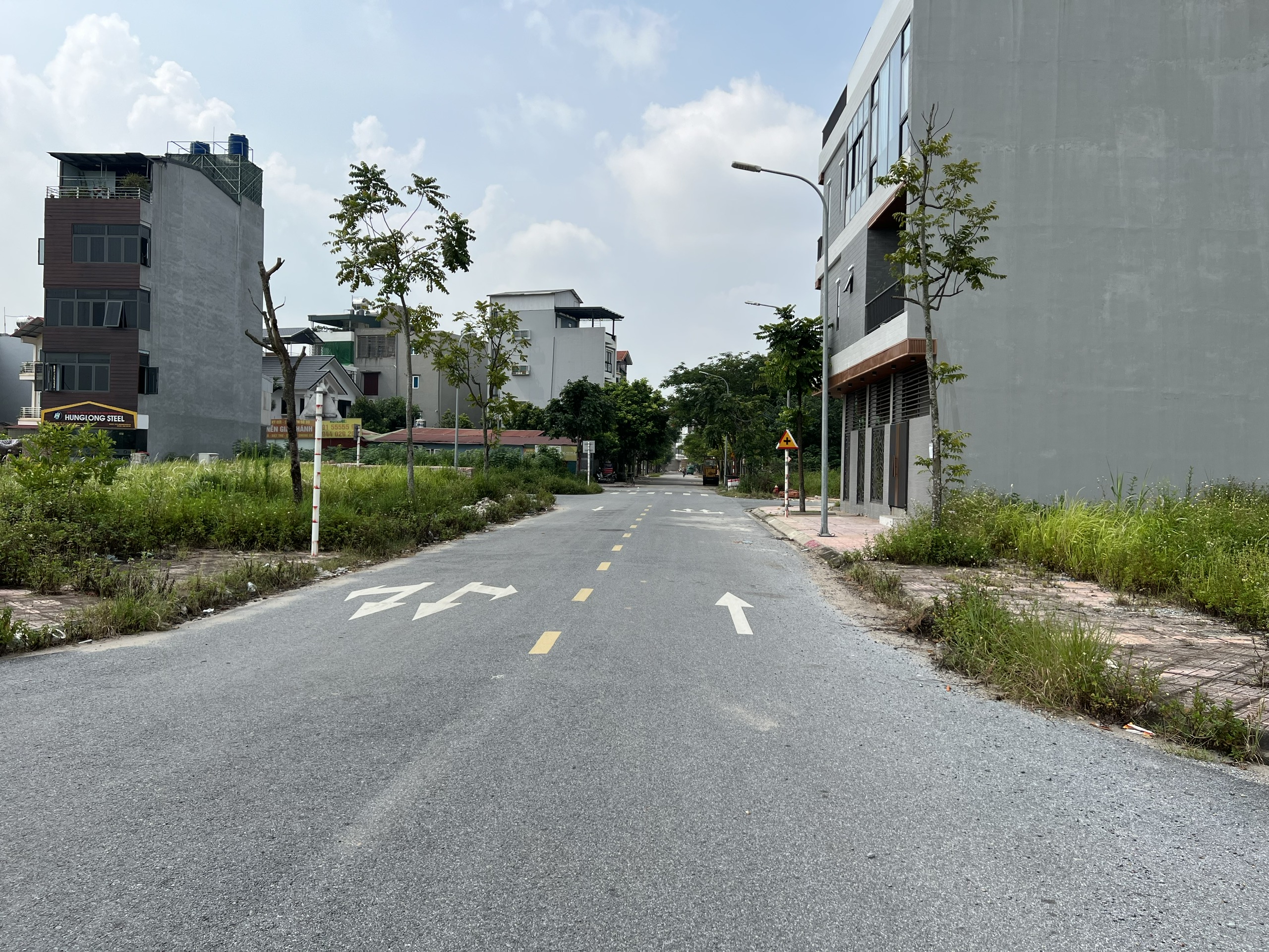 Cần tiền cắt lỗ bán nhanh lô đất hai mặt đường trong dãy TT8 khu đấu giá Cự Khối, Long Biên