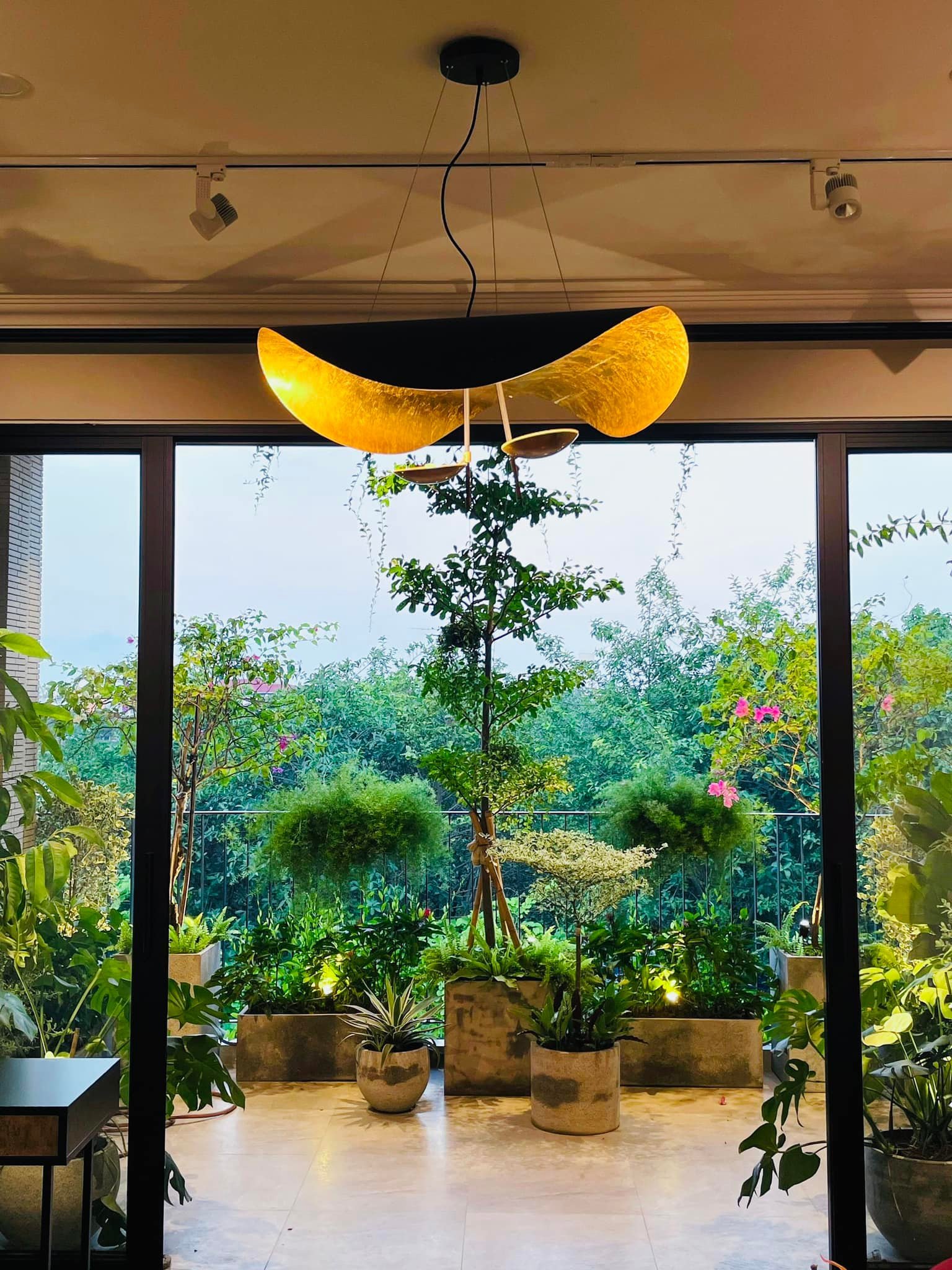 32 tỷ+ Full nội thất(Long Biên) DT 90m+Mt 5m x 6 tầng. Gần Cầu Vĩnh Tuy