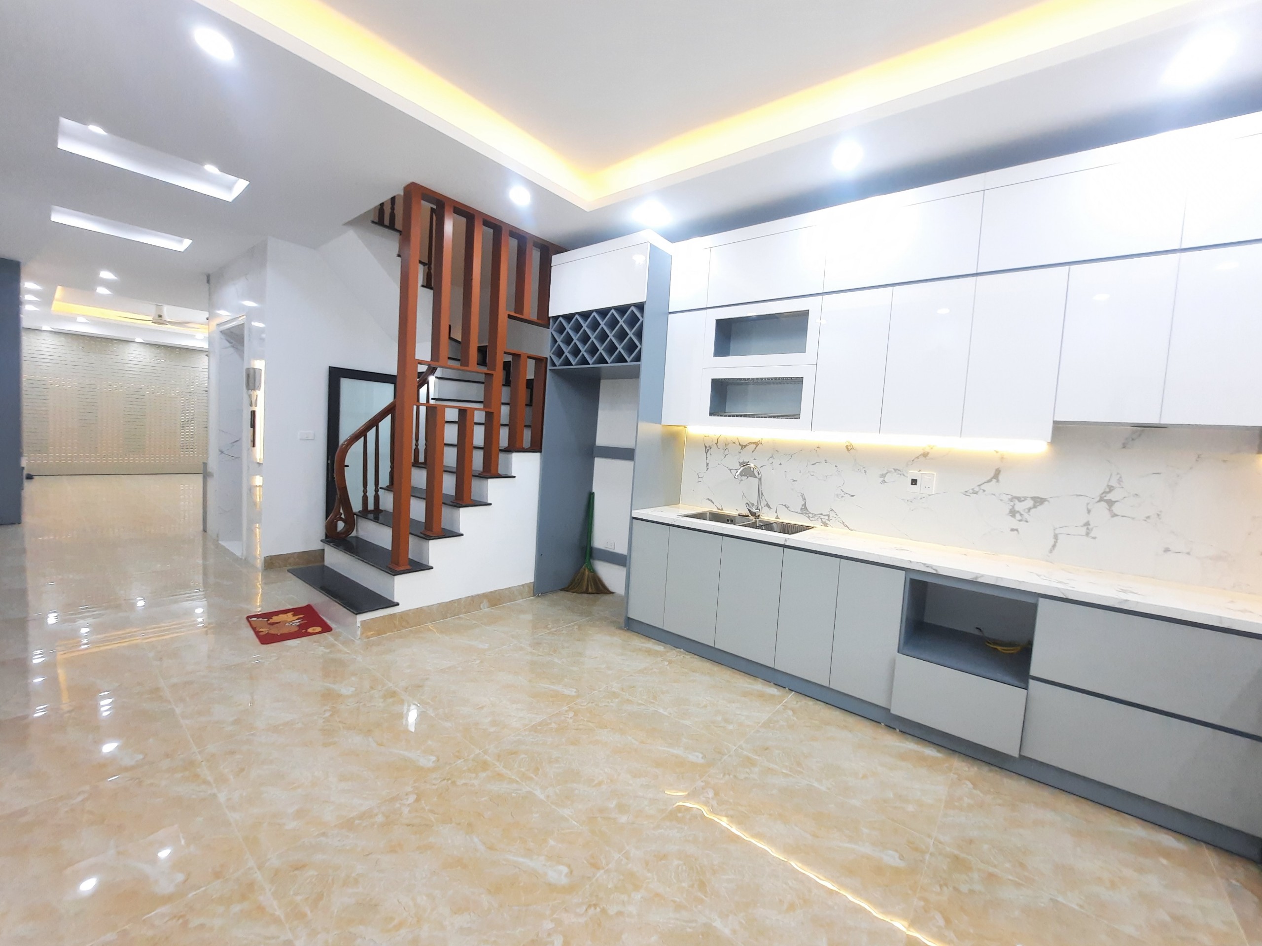 Nhà mới phố Lương Khánh Thiện, gara ô tô, thang máy,75m2, 5 tầng, 11.4 tỷ