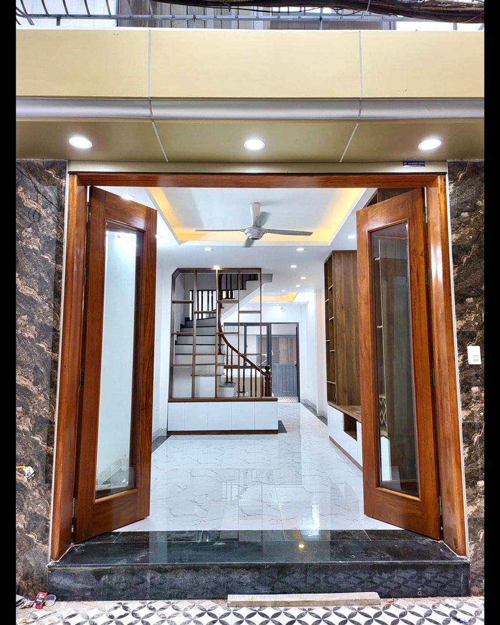 Bán nhà Đền Lừ, 45m x 5T x 5.05 tỷ, Ô TÔ CÁCH 10M, NGÕ THÔNG, FULL NỘI THẤT