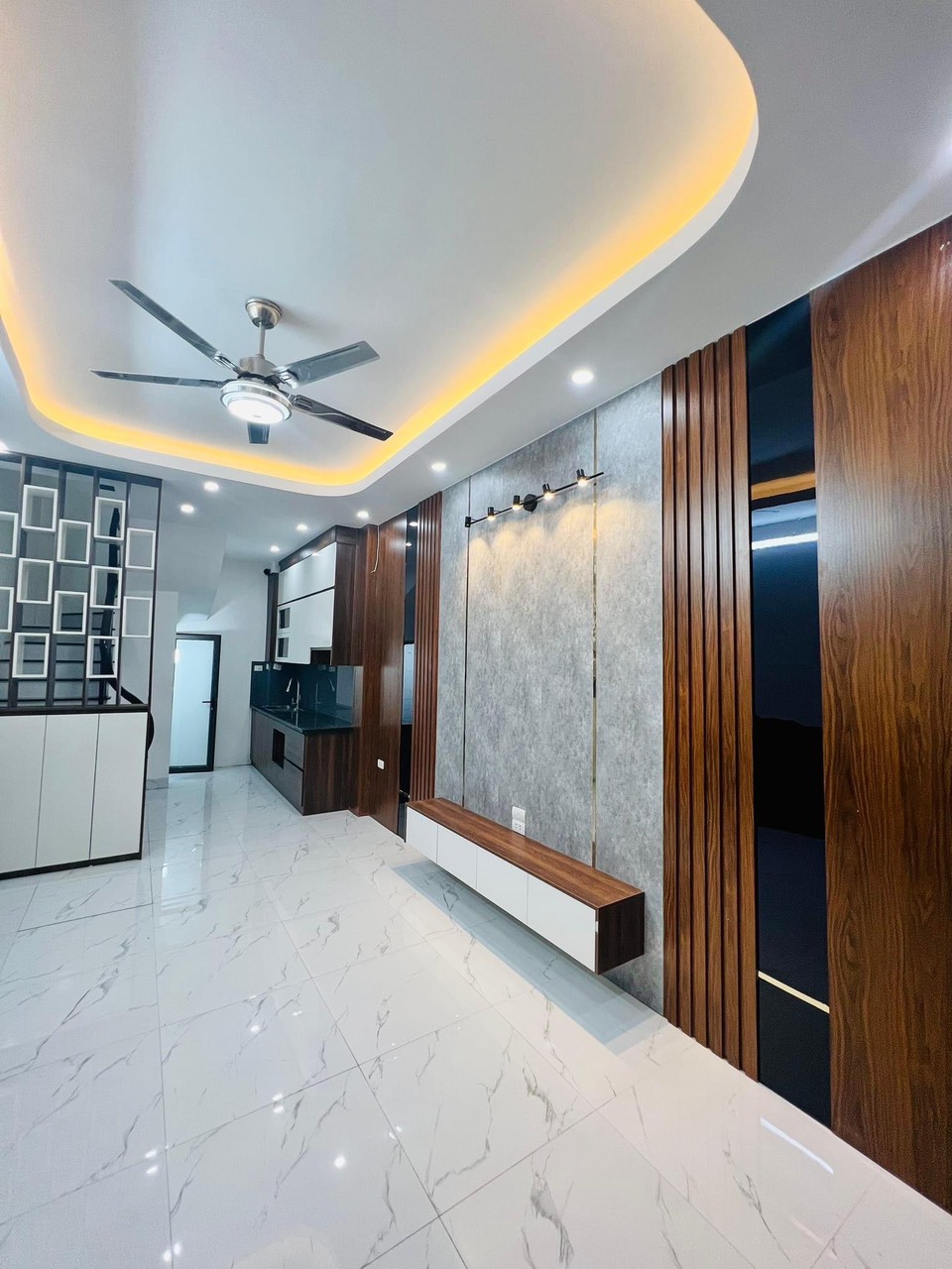 Bán nhà Lê Thanh Nghị, 36m x 5T x 4.8 tỷ, NHÀ MỚI - GẦN TRƯỜNG KTQD