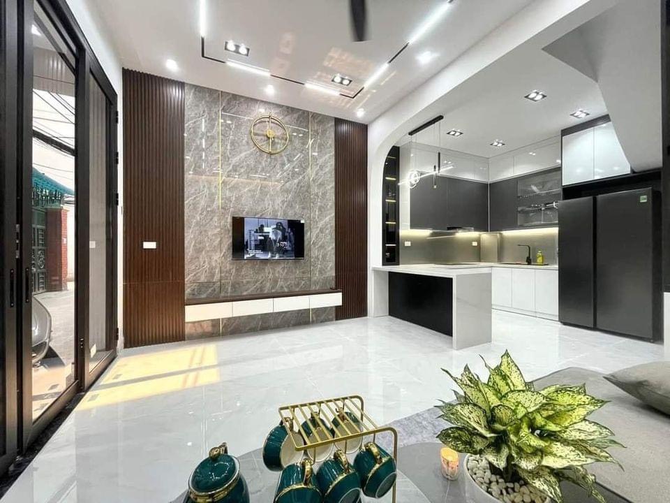 Bán nhà Giáp Bát, 40m x 5T x 4.05 tỷ, Ô TÔ CÁCH 60M, NGÕ THÔNG, NHÀ MỚI