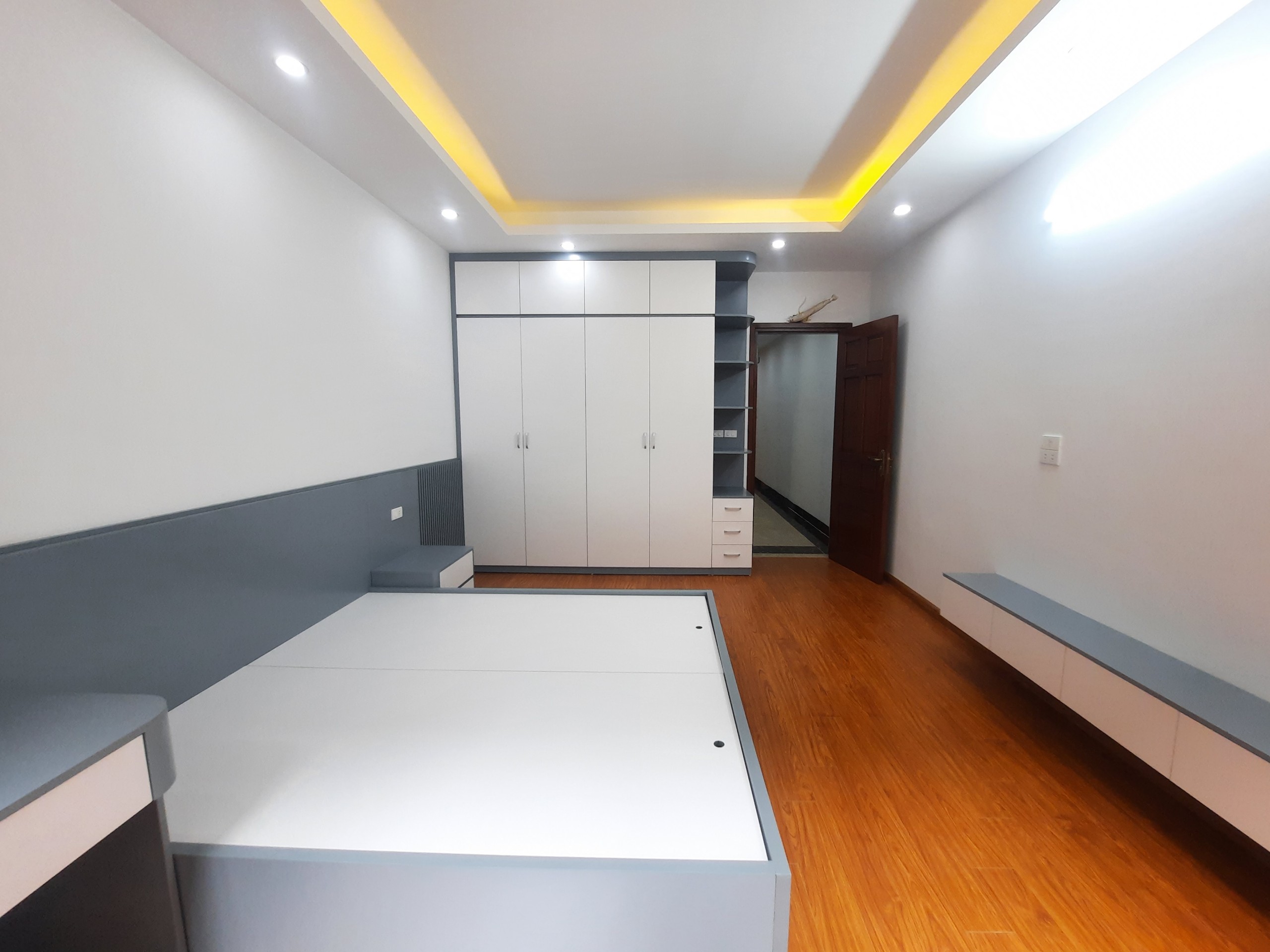 Nhà mới phố Nguyễn Đức Cảnh, gara ô tô, thang máy,75m2, 5 tầng, 11 tỷ,