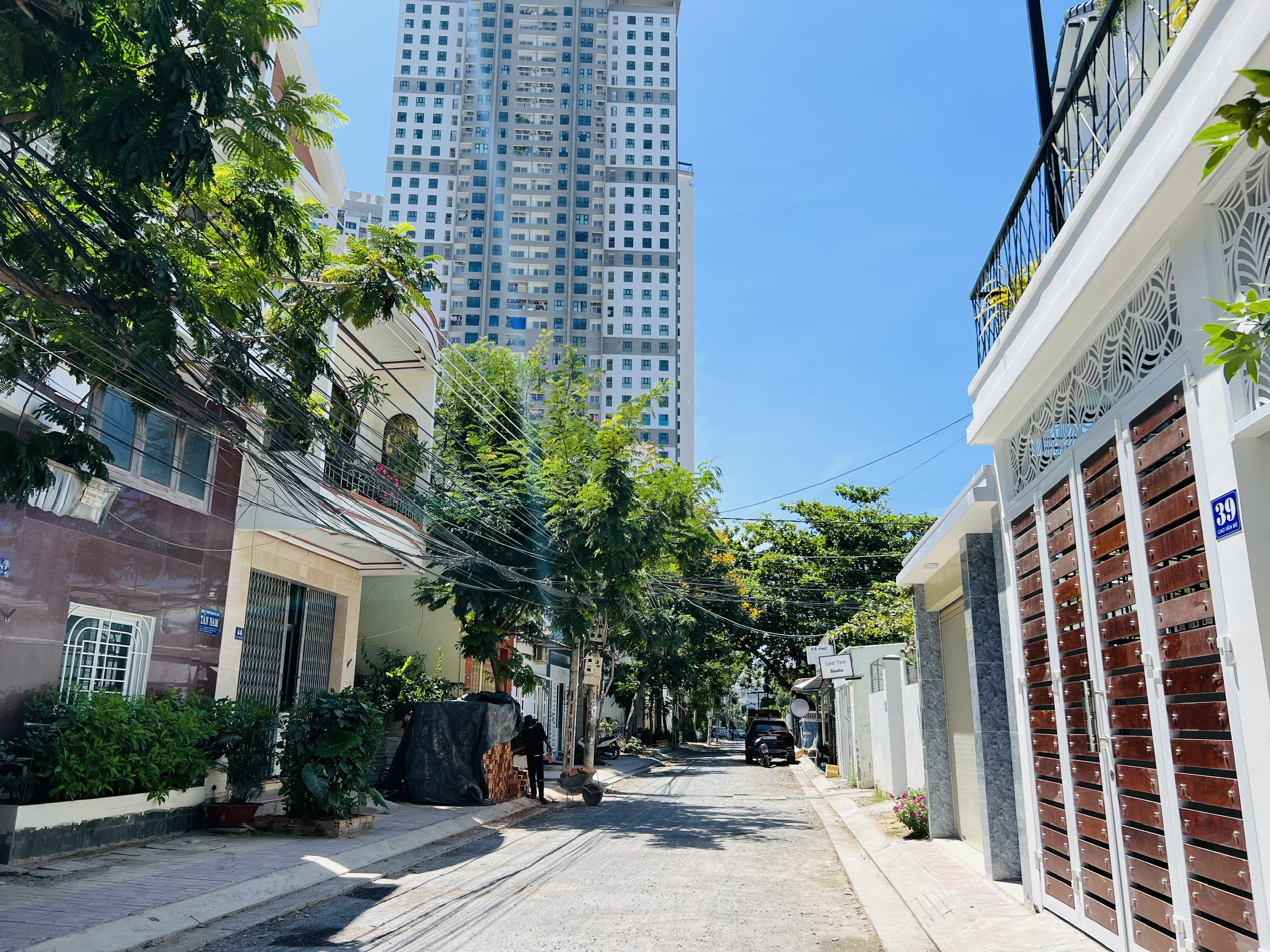 NHÀ MẶT TIỀN ĐẸP ĐƯỜNG CAO VĂN BÉ BÊN CẠNH HÒN CHỒNG