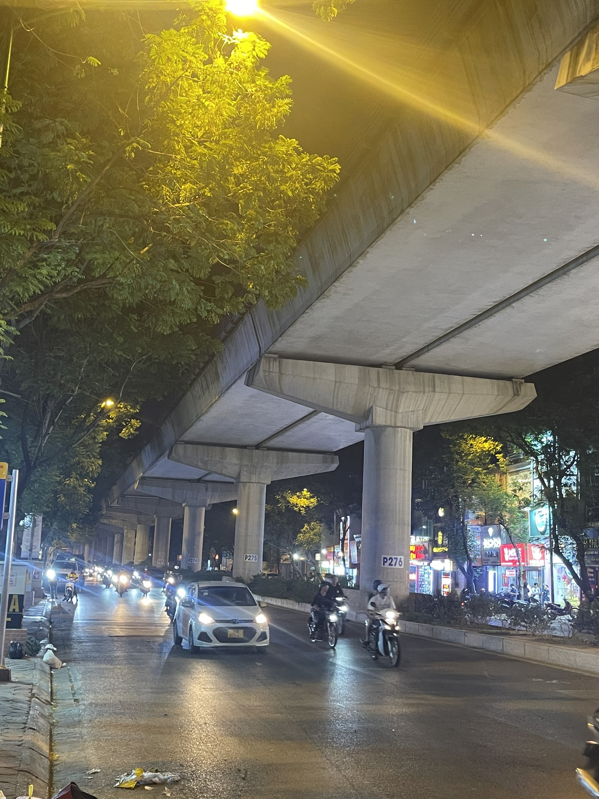 Cực sốc ! Ô góc mặt phố Xuân Thủy mặt tiền 6m 60m2 giá chỉ 25 tỷ, kinh doanh sầm uất ngày đêm