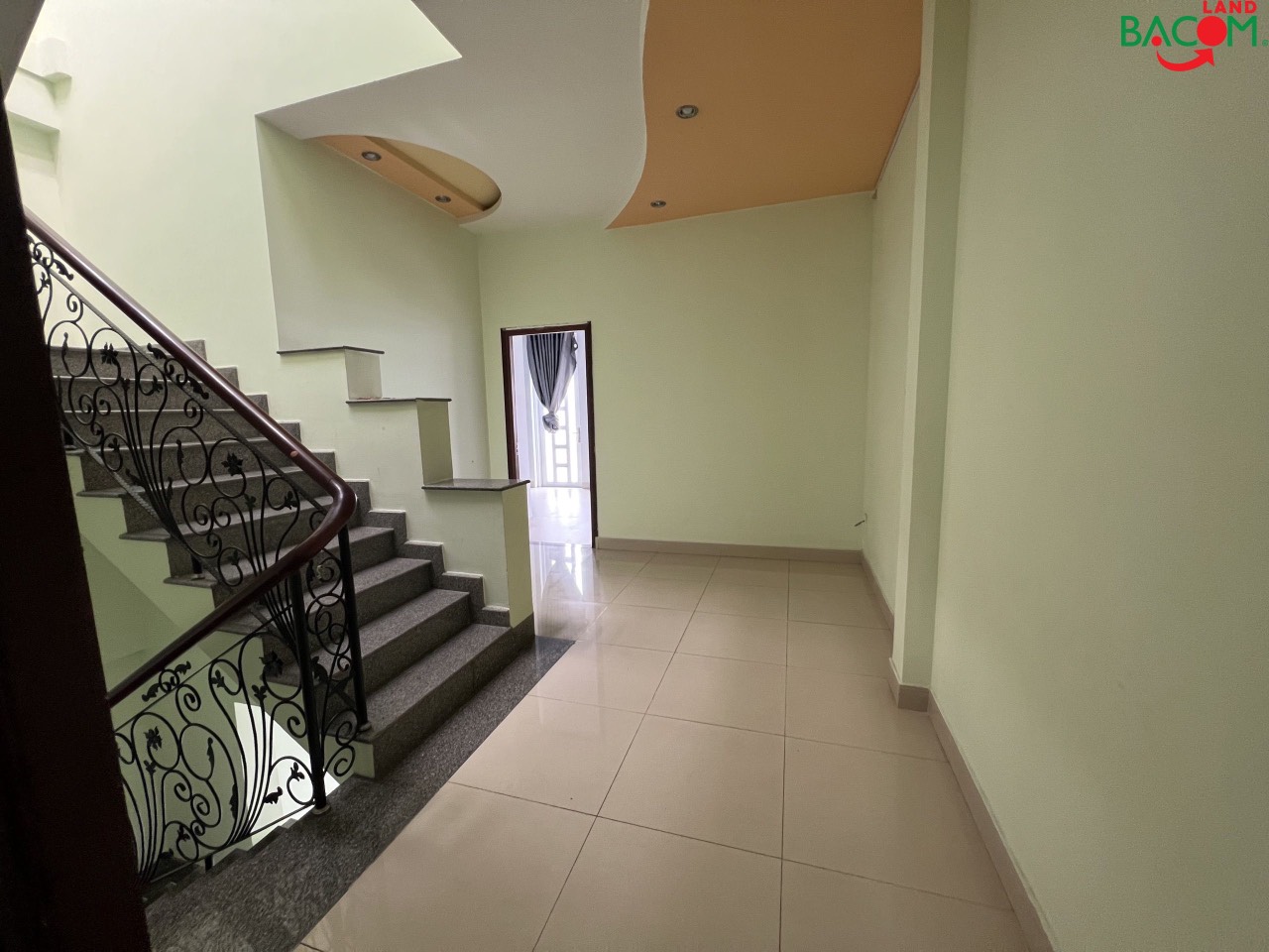 Bán nhà 2 lầu đẹp, nội ô Biên Hoà,p. Trung Dũng, đường xe hơi, bàn cờ, dtxd 240m2