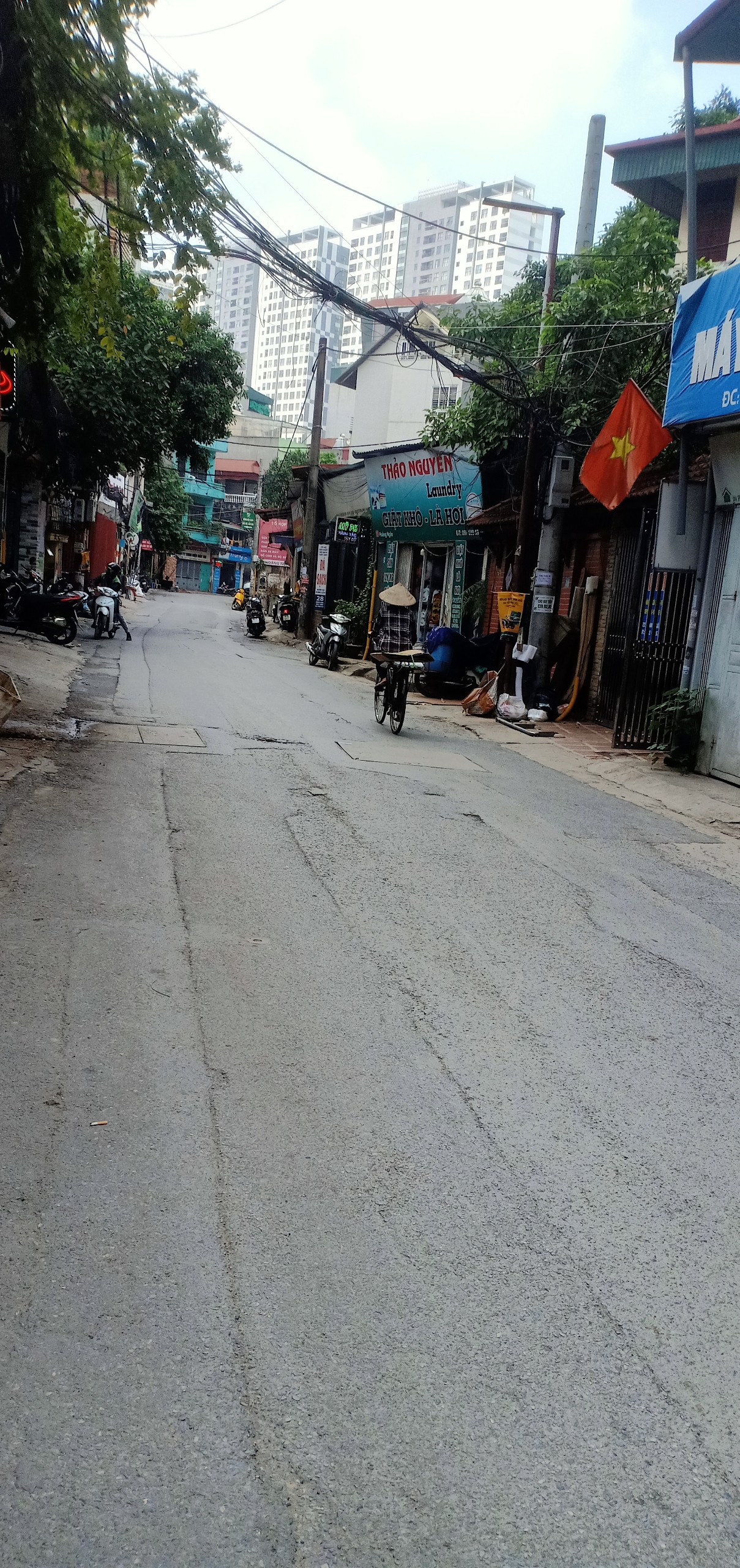 Bán nhà mặt phố Nguyễn Chí Thanh quận Đống Đa, nhà 5 tầng diện tích 57m2, mặt tiền 6m, ô tô kinh doanh, giá 24 tỷ.