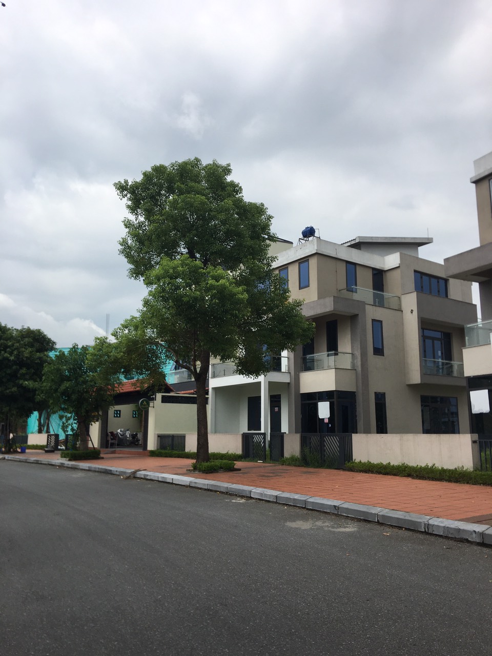 CĂN BIỆT THỰ LK ĐẶNG XÁ, GIA LÂM; 176 m2; Giá bán 75 tr/m2; mặt tiền 10m; oto tránh