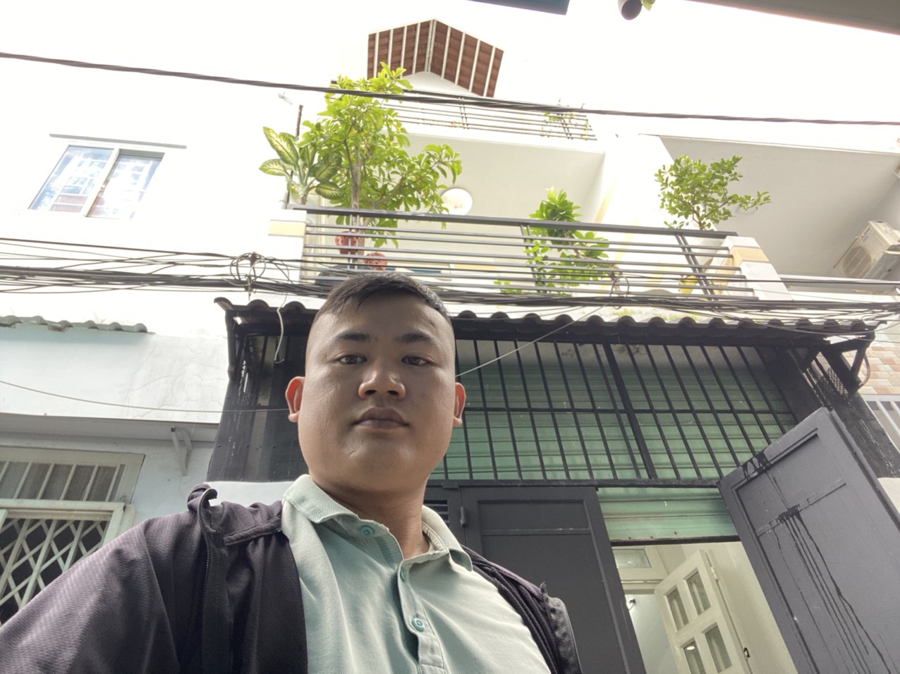 Gò vấp , xe hơi đỗ cổng , 2 tầng , ngang 6m , thông thương sầm uất , giá rẻ