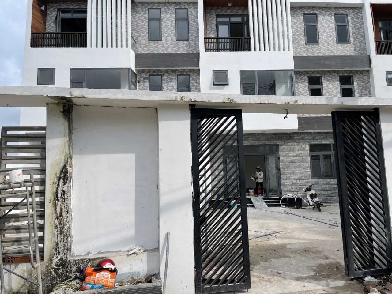 Cần bán 2 căn liền kề mặt tiền đường NGUYỄN ĐỨC THUẬN