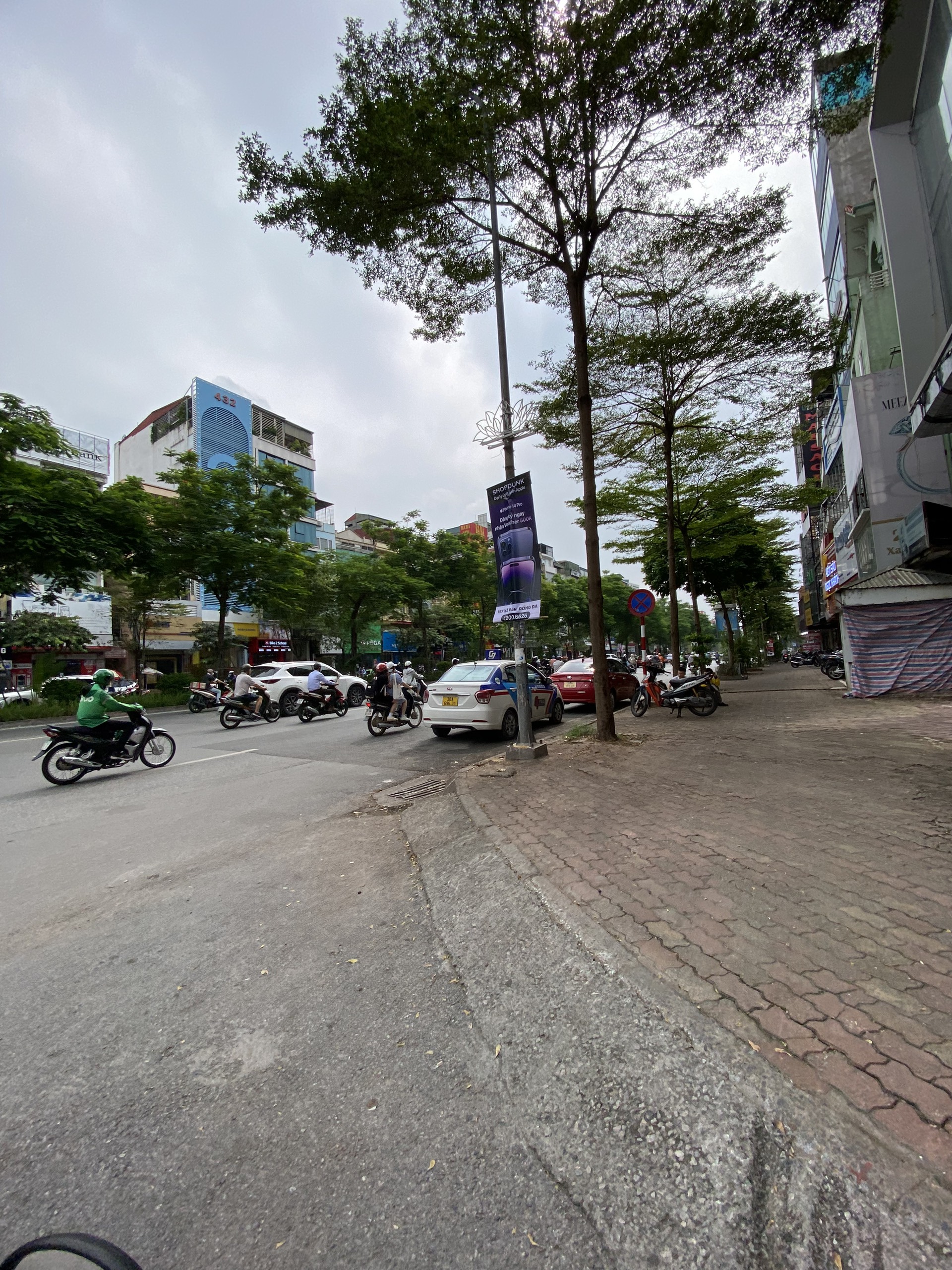 Bán Nhà Mặt Phố Đống Đa_60Mx4T, MT4m, Vỉa hè rộng, Kinh doanh sầm uất_Giá cực tốt.