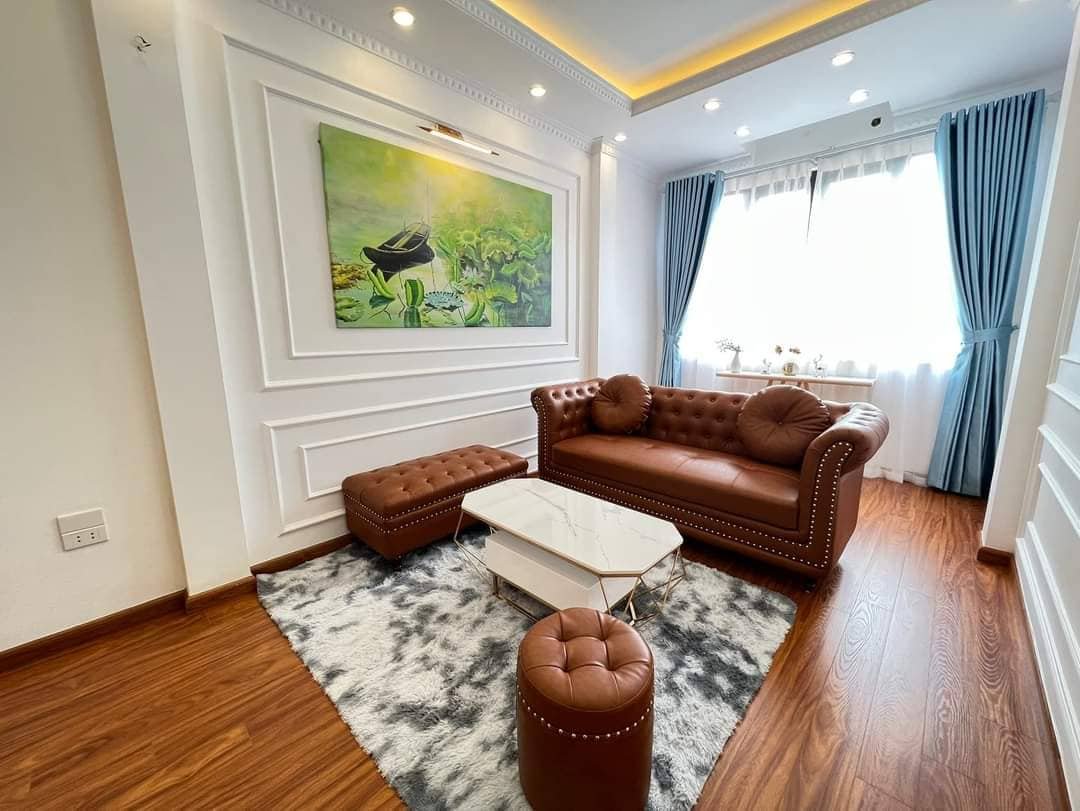 Bán Nhà Văn Điển, nhà rộng, gara , sân vườn, nội thất gỗ lim giá nhỉnh 5 tỷ