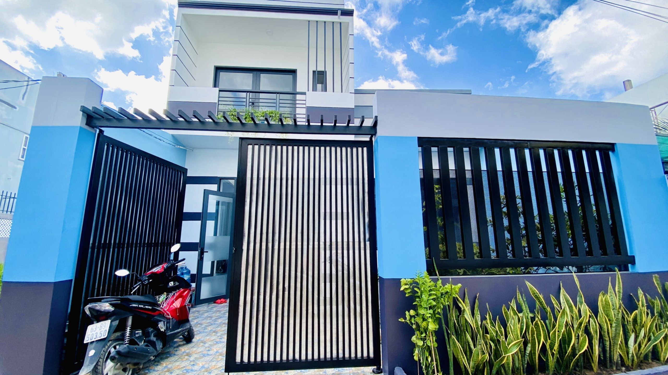 Cần bán nhà phố mới xây góc 2 mặt tiền xã Đạo Thạnh Tp. Mỹ Tho Tiền Giang