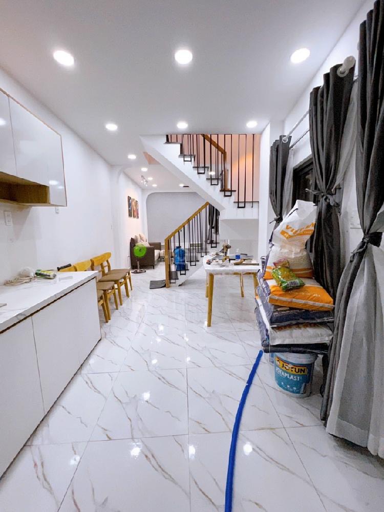 Nhà đẹp Lê văn sỹ, 2 lầu đúc, xe hơi tới nhà, chi 4,5 tỷ