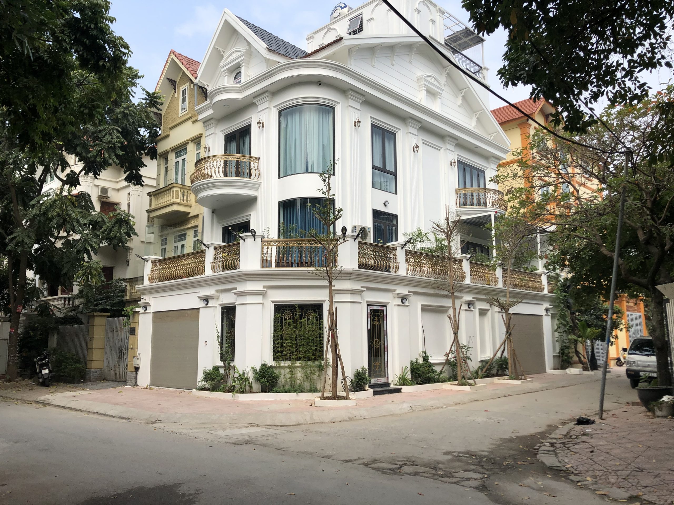 Bán Biệt Thự Q.Cầu Giấy-Hà Nội.Nôi thất Ốp Gỗ.Camera An Ninh 24/24