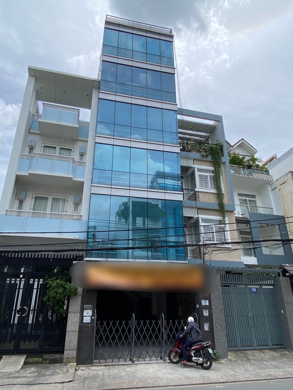 Cho thuê nhà nguyên căn 5 tầng thang máy MT Bùi Đình Tuý