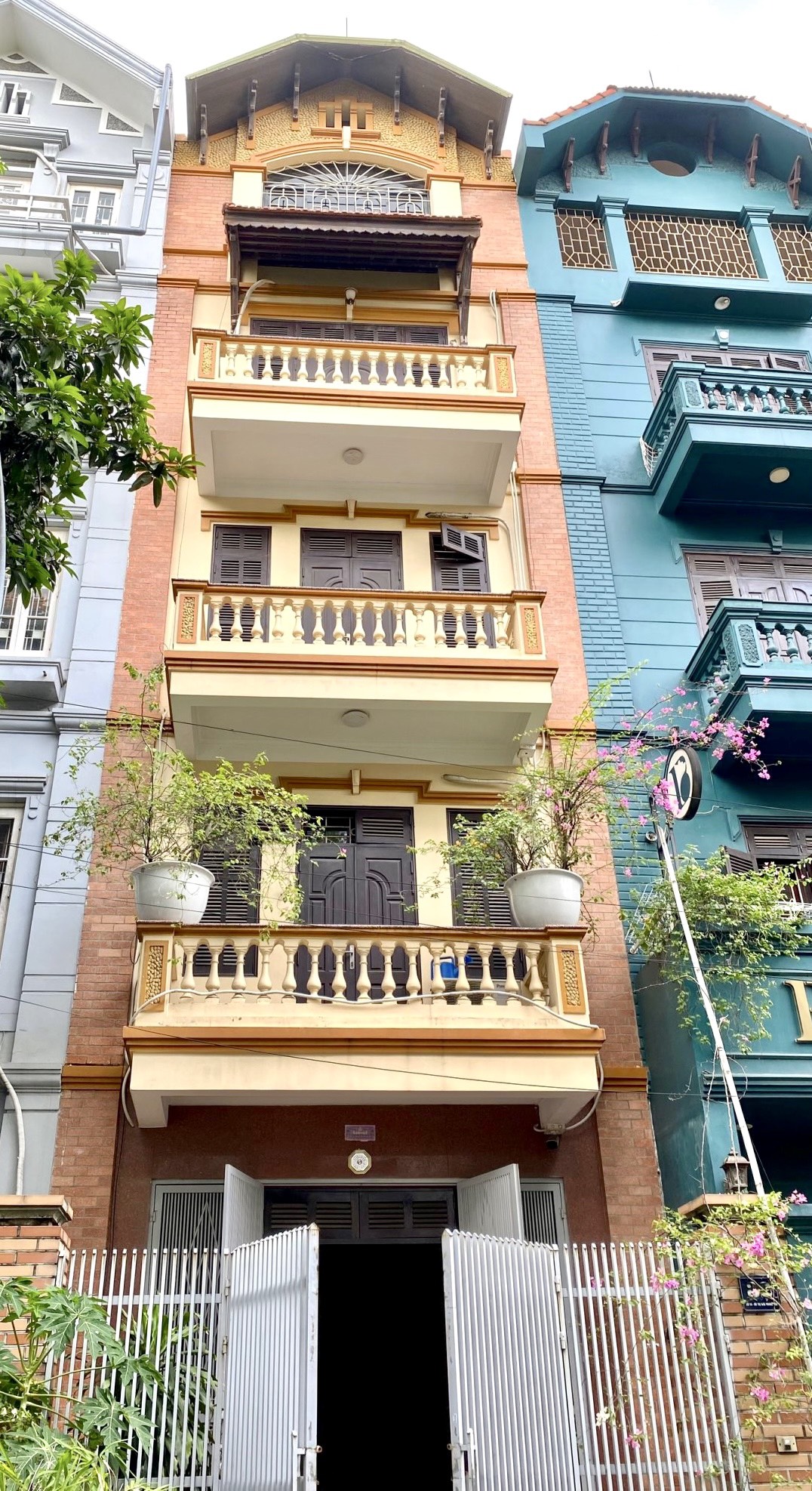 Bán Nhà Phố Hoàng Cầu - Nguyễn Phúc Lai, 63M - 5 Tầng, Gần phố, Phân lô, Ô tô tránh