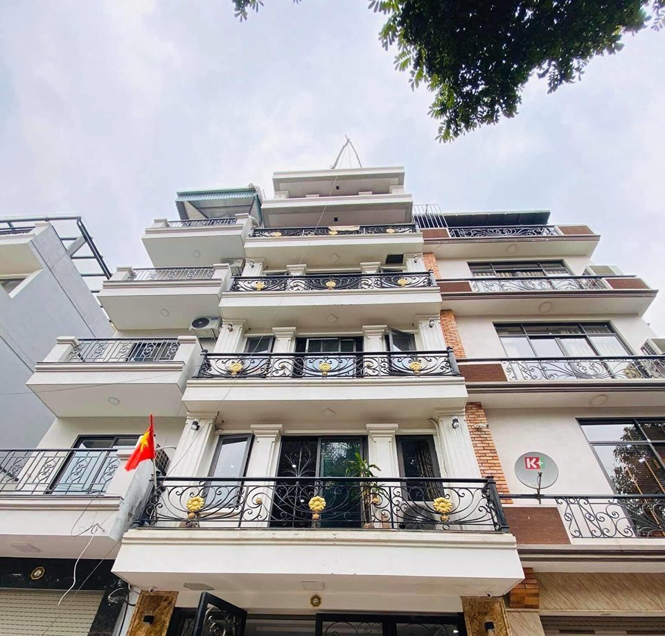 Bán Nhà Phố Hoàng Cầu - Đống Đa, 8 Tầng, Thang máy, Mặt Tiền Khủng, Ô tô 7 Chỗ vào nhà, View Đẹp.